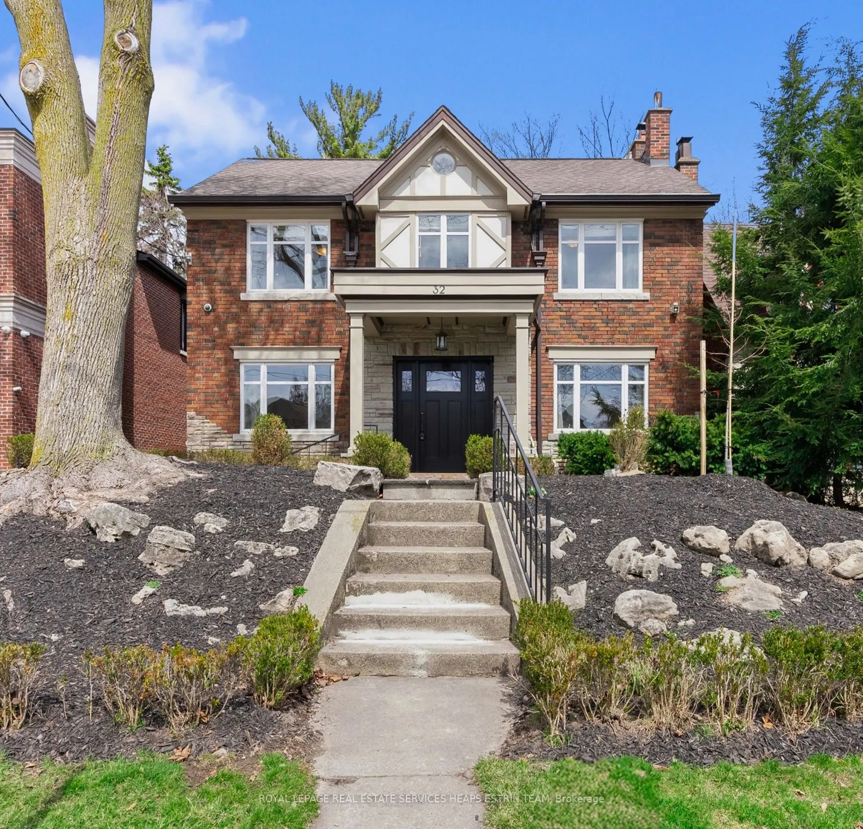 32 Parkhurst Boulevard