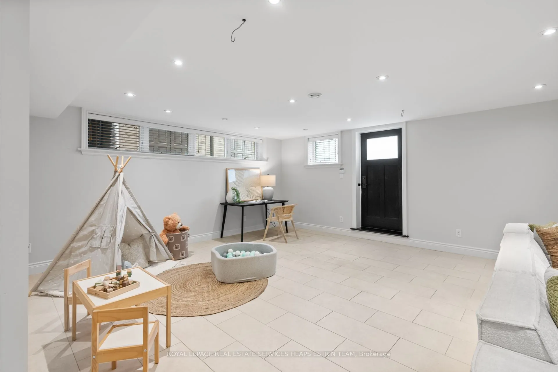 32 Parkhurst Boulevard