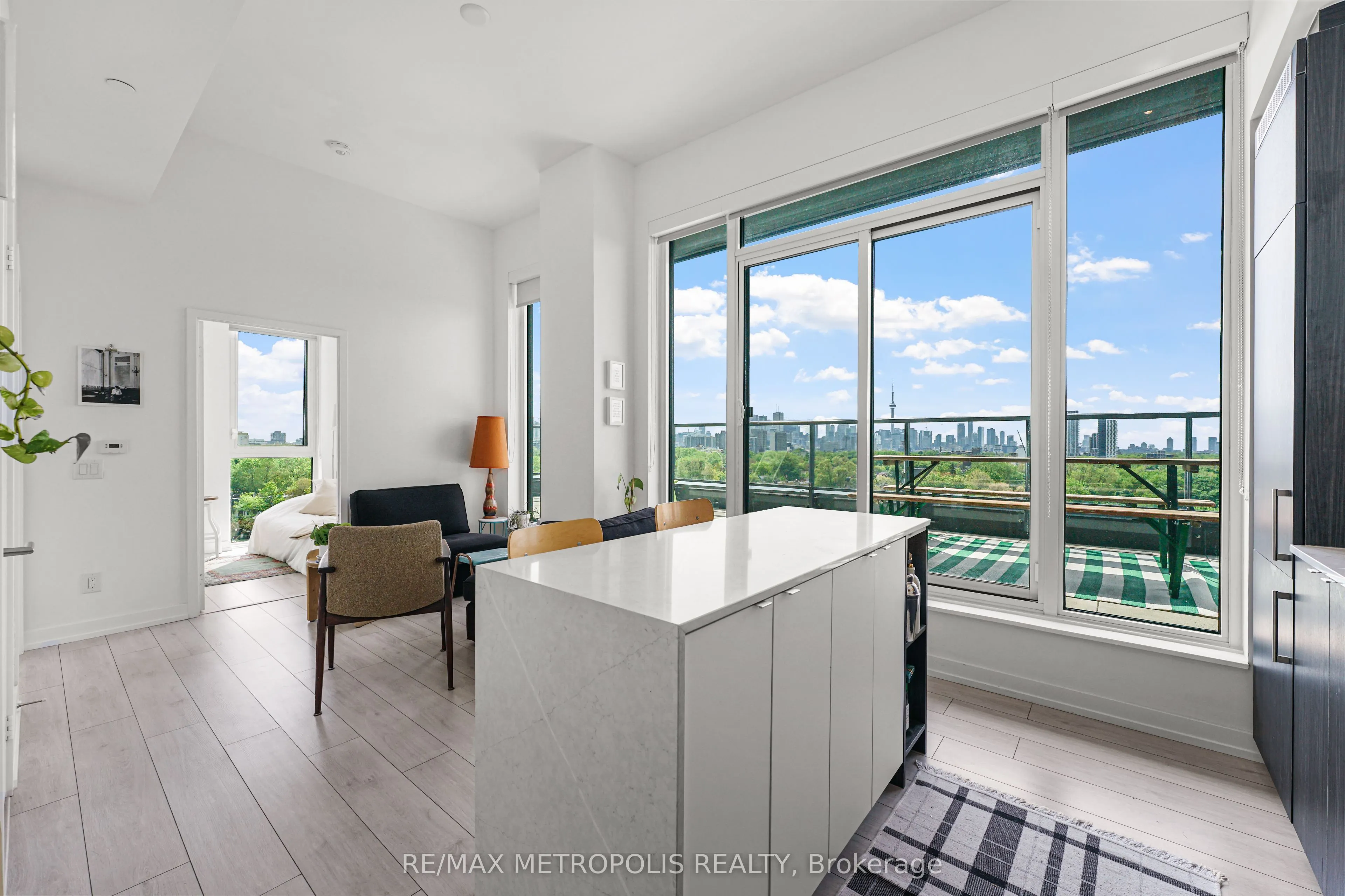 500 Dupont Street, #815