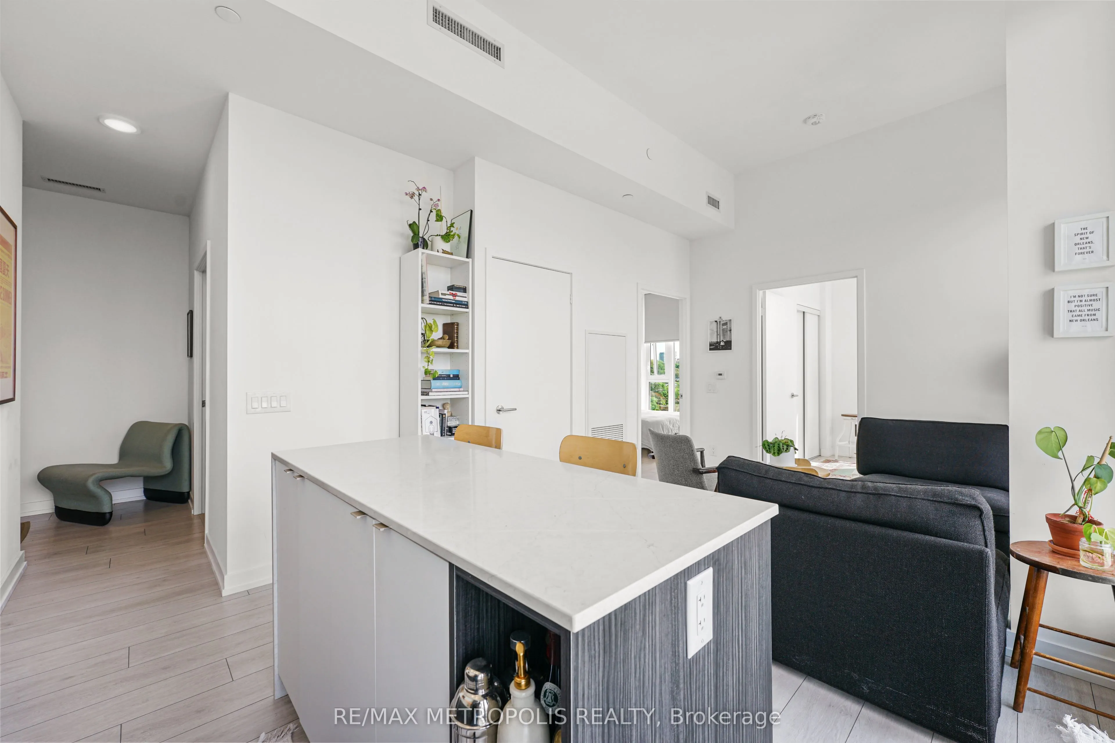 500 Dupont Street, #815