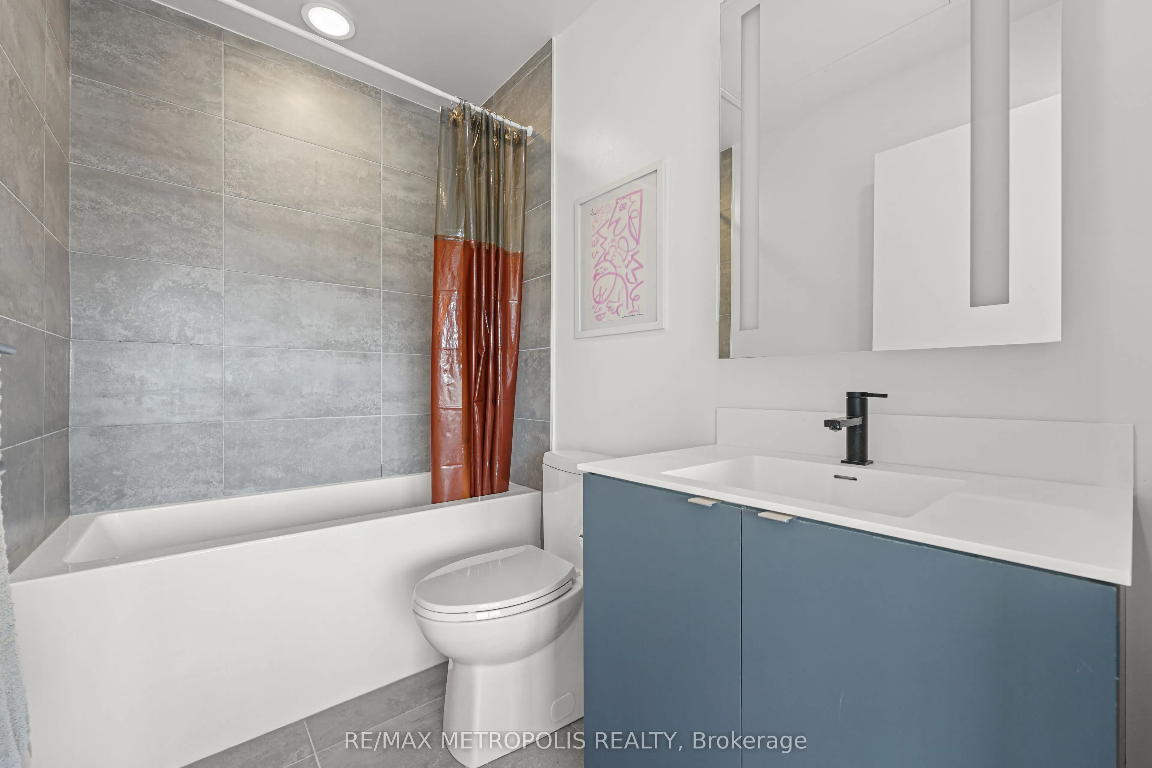 500 Dupont Street, #815