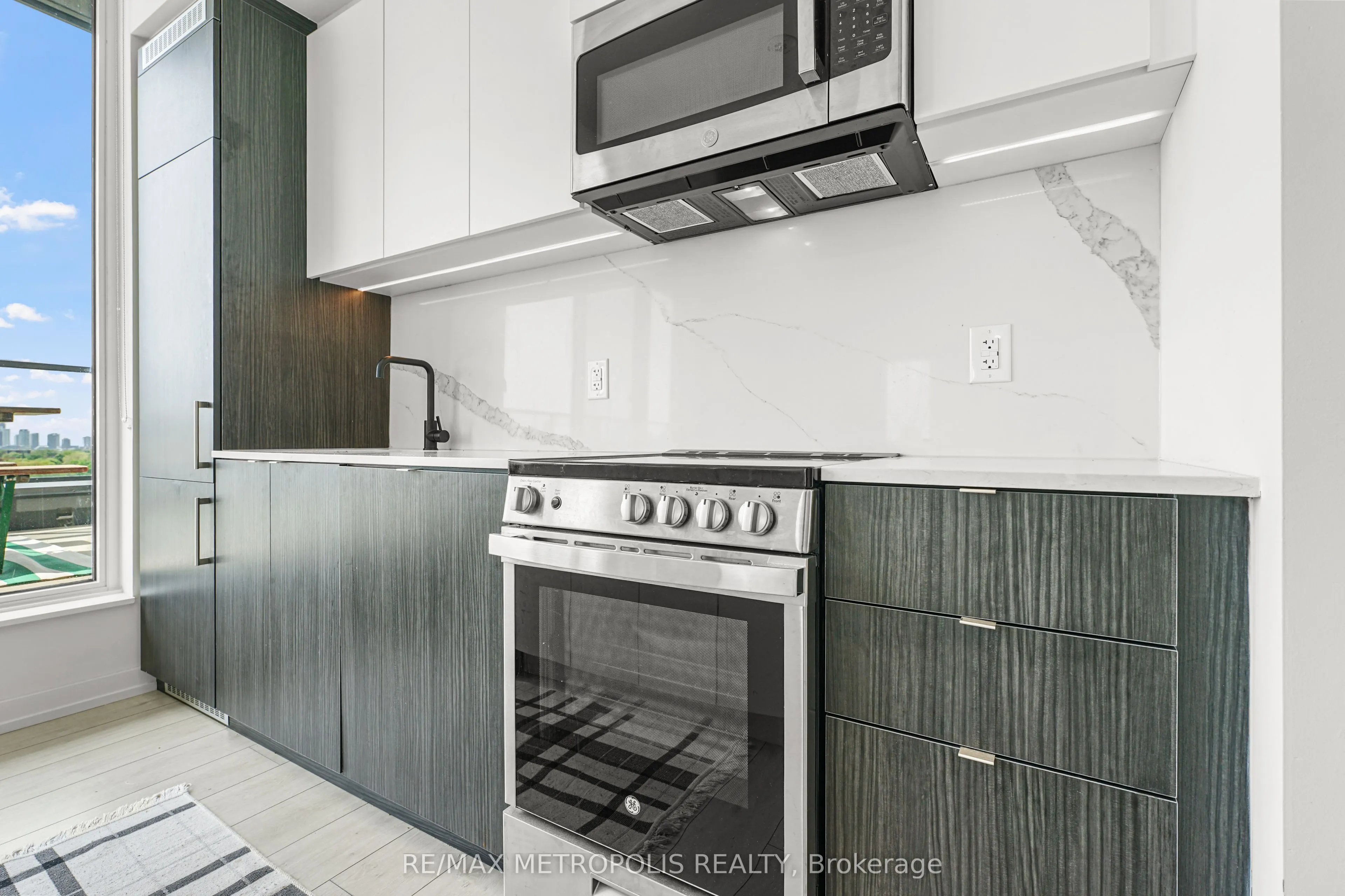 500 Dupont Street, #815