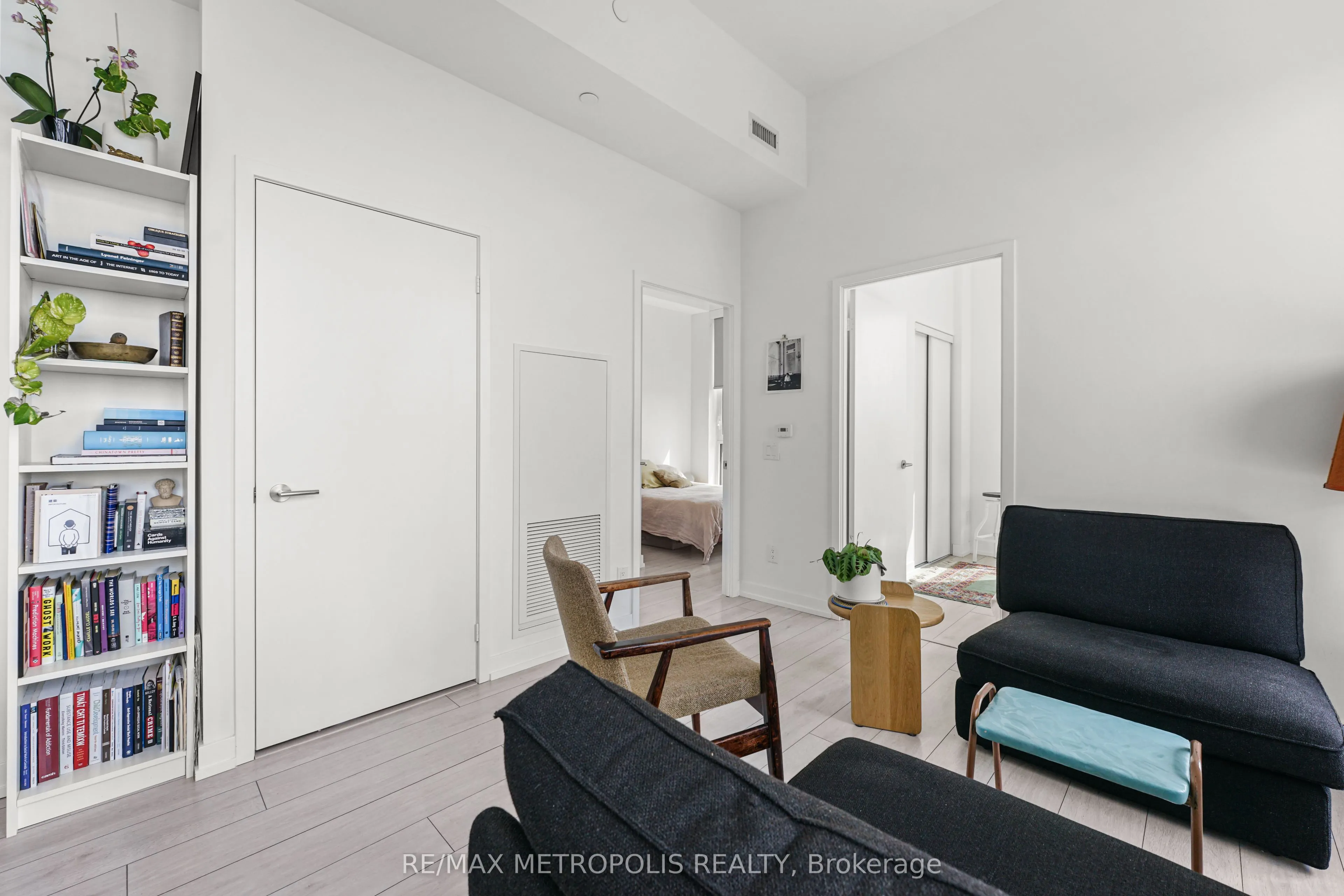 500 Dupont Street, #815