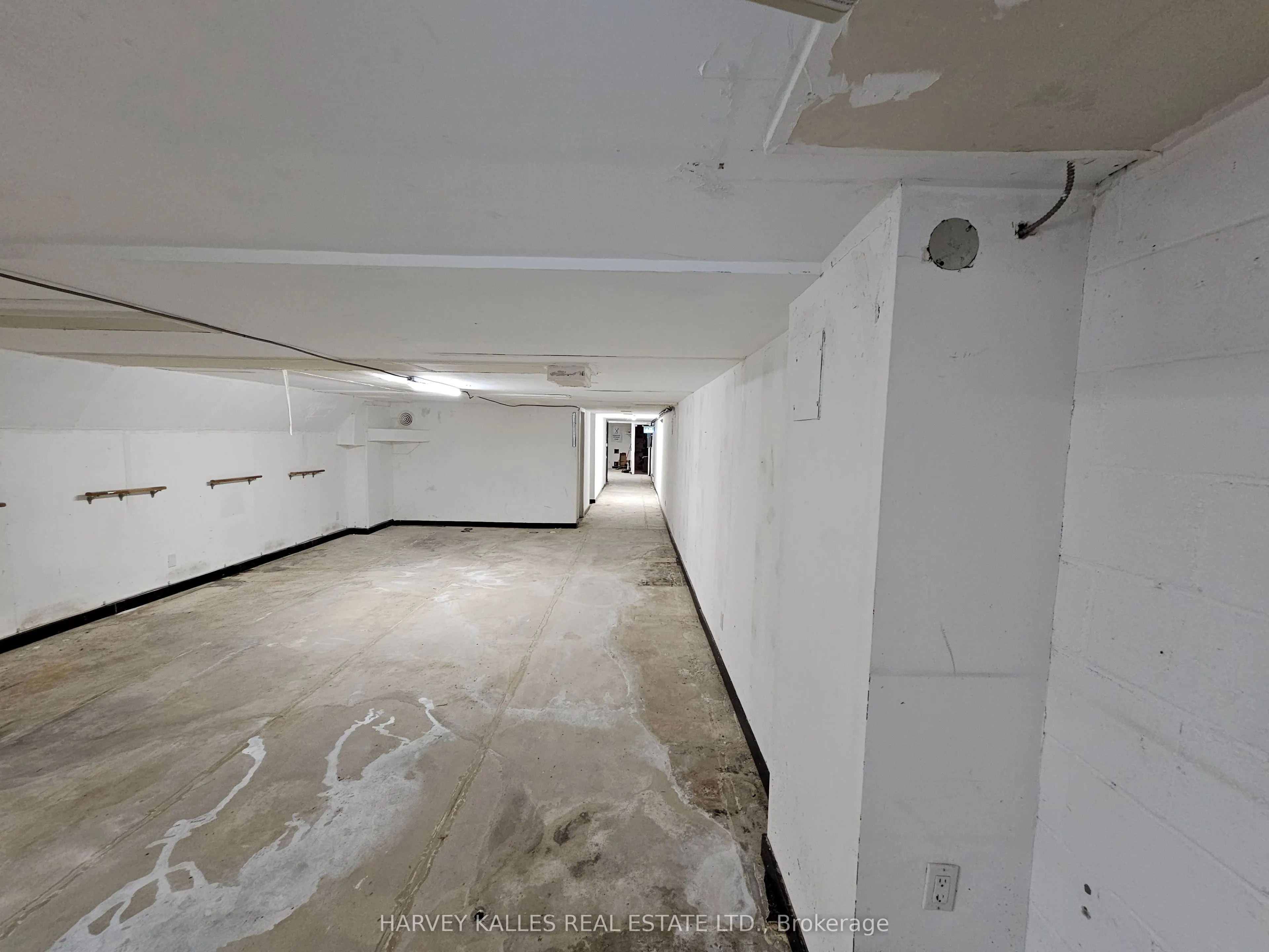 947 Eglinton Avenue W