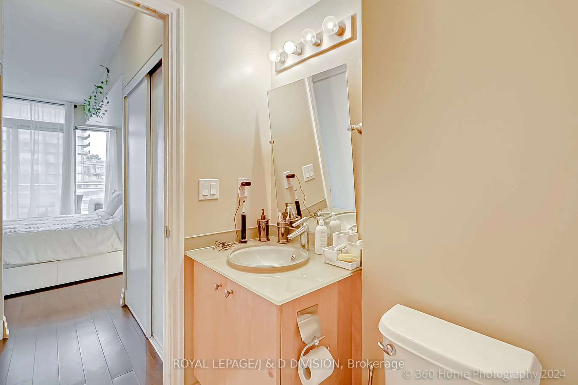 8 Scollard Street, #702