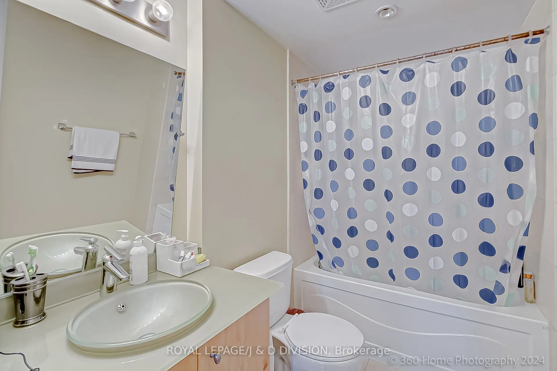 8 Scollard Street, #702