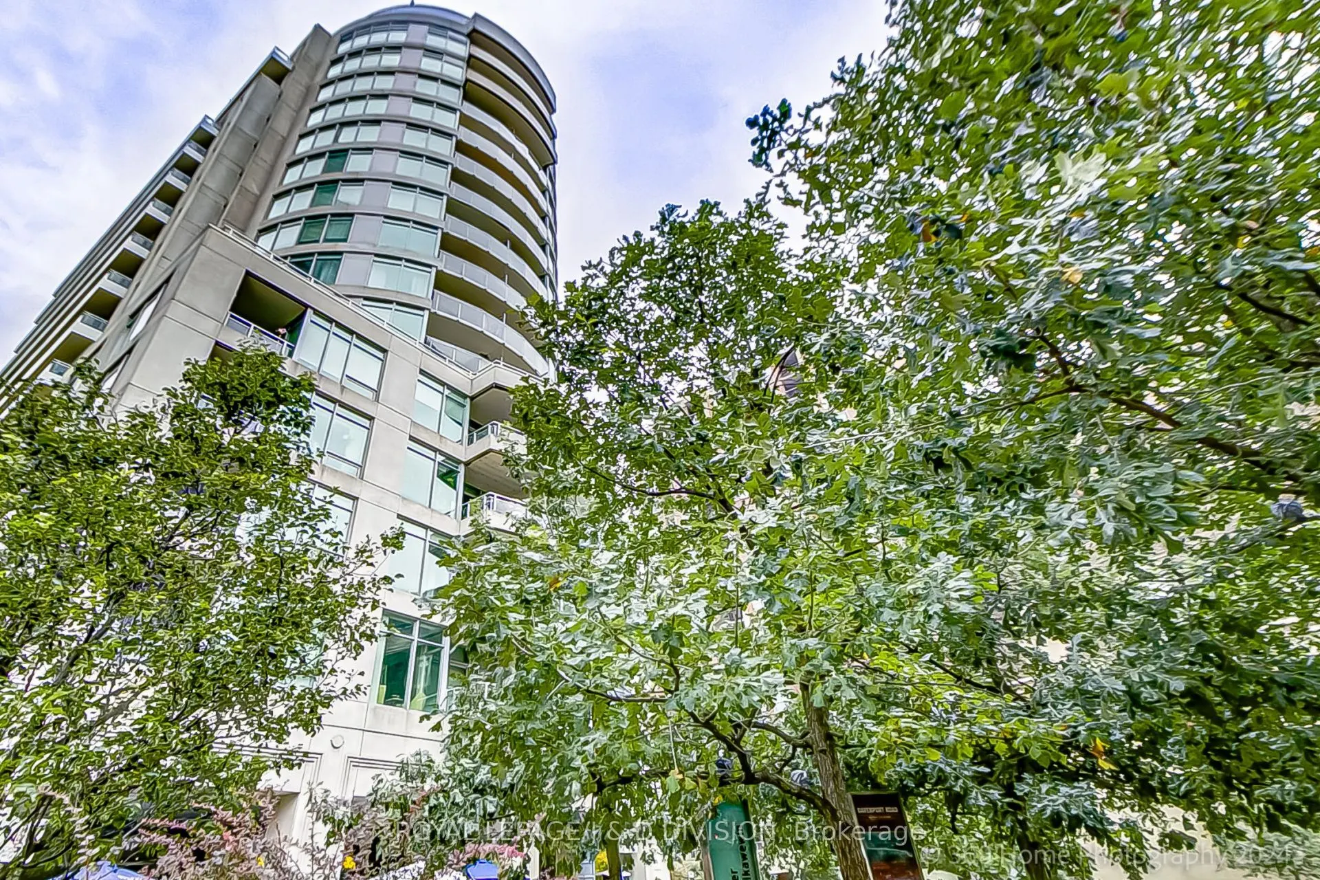 8 Scollard Street, #702