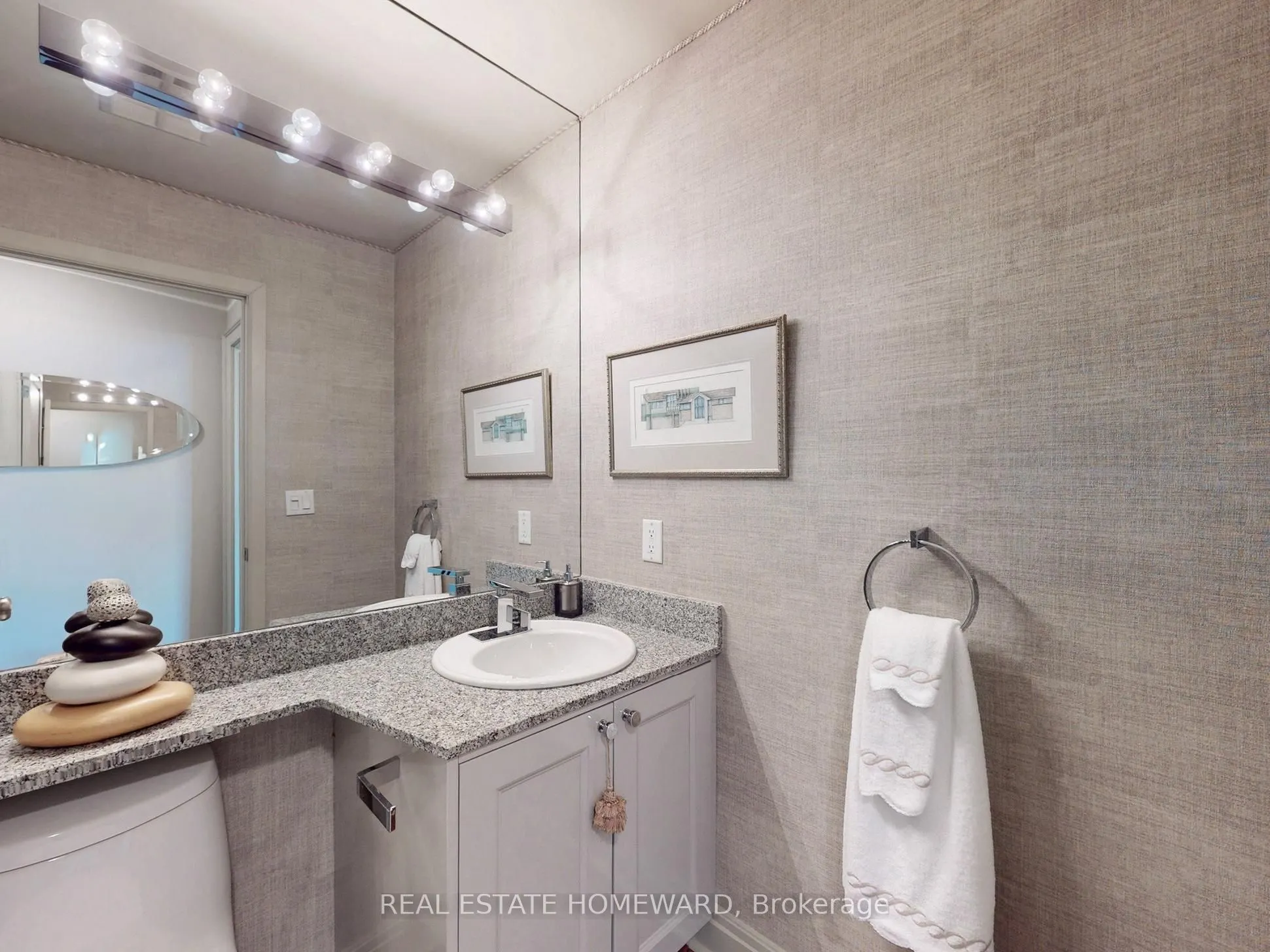 8 Park Road, #PH3703
