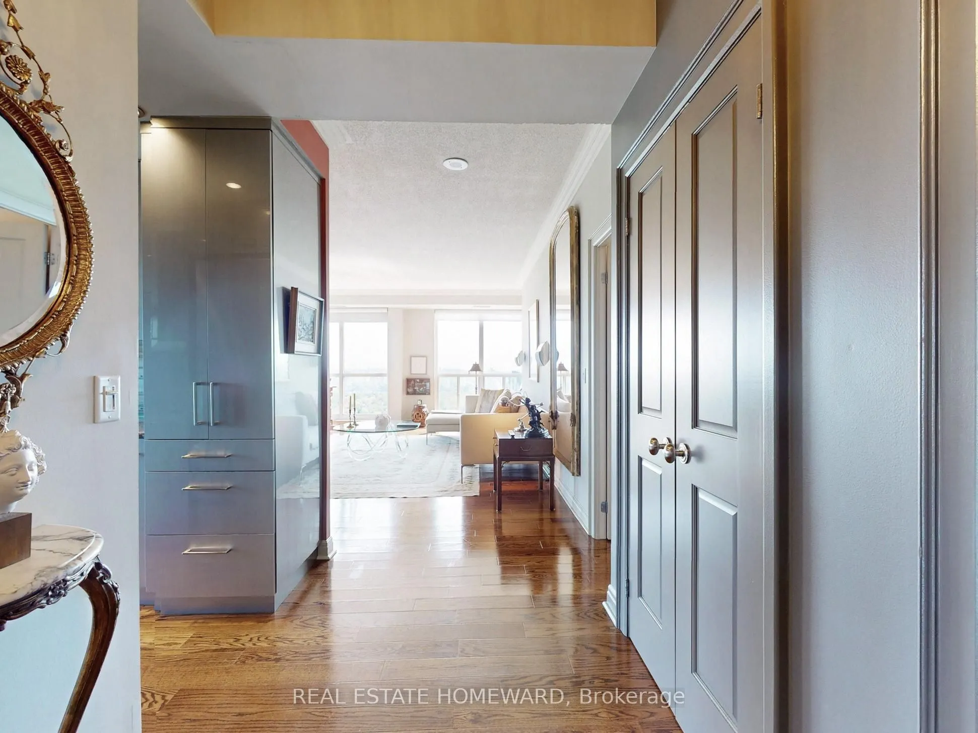 8 Park Road, #PH3703