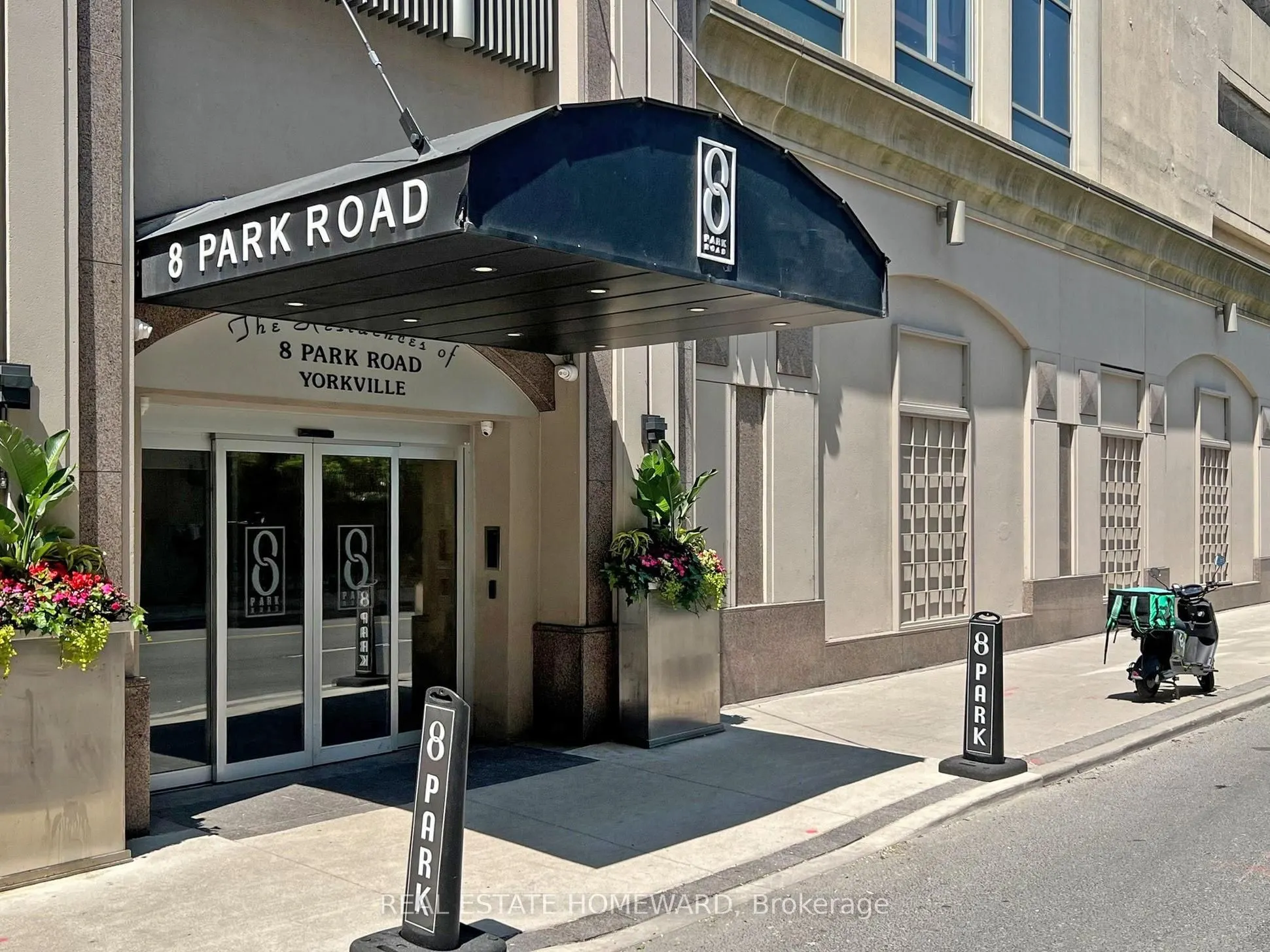 8 Park Road, #PH3703