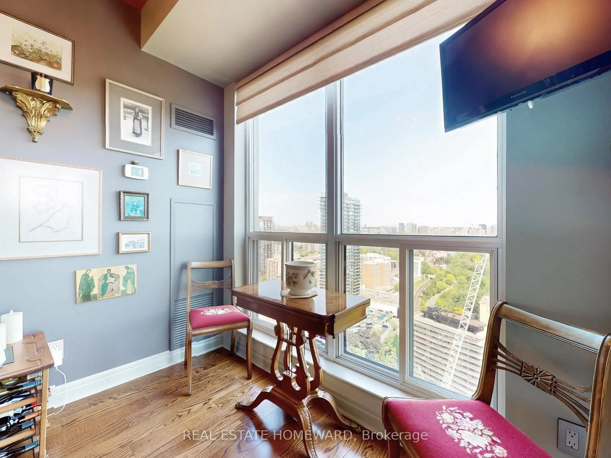8 Park Road, #PH3703