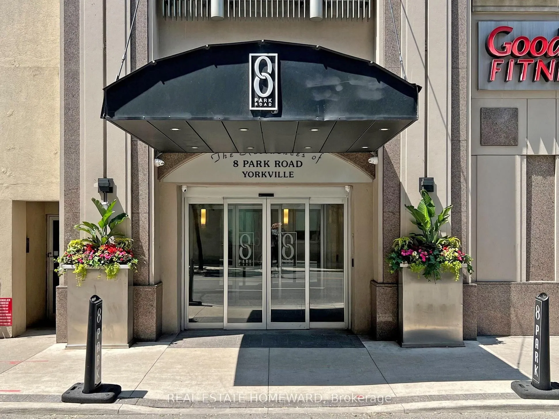 8 Park Road, #PH3703