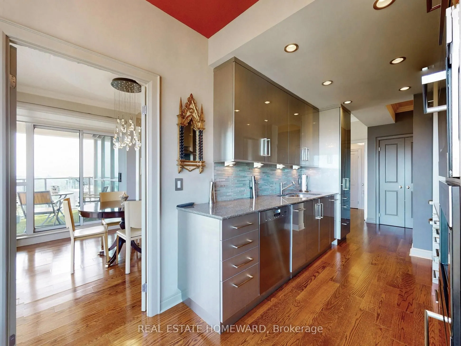 8 Park Road, #PH3703