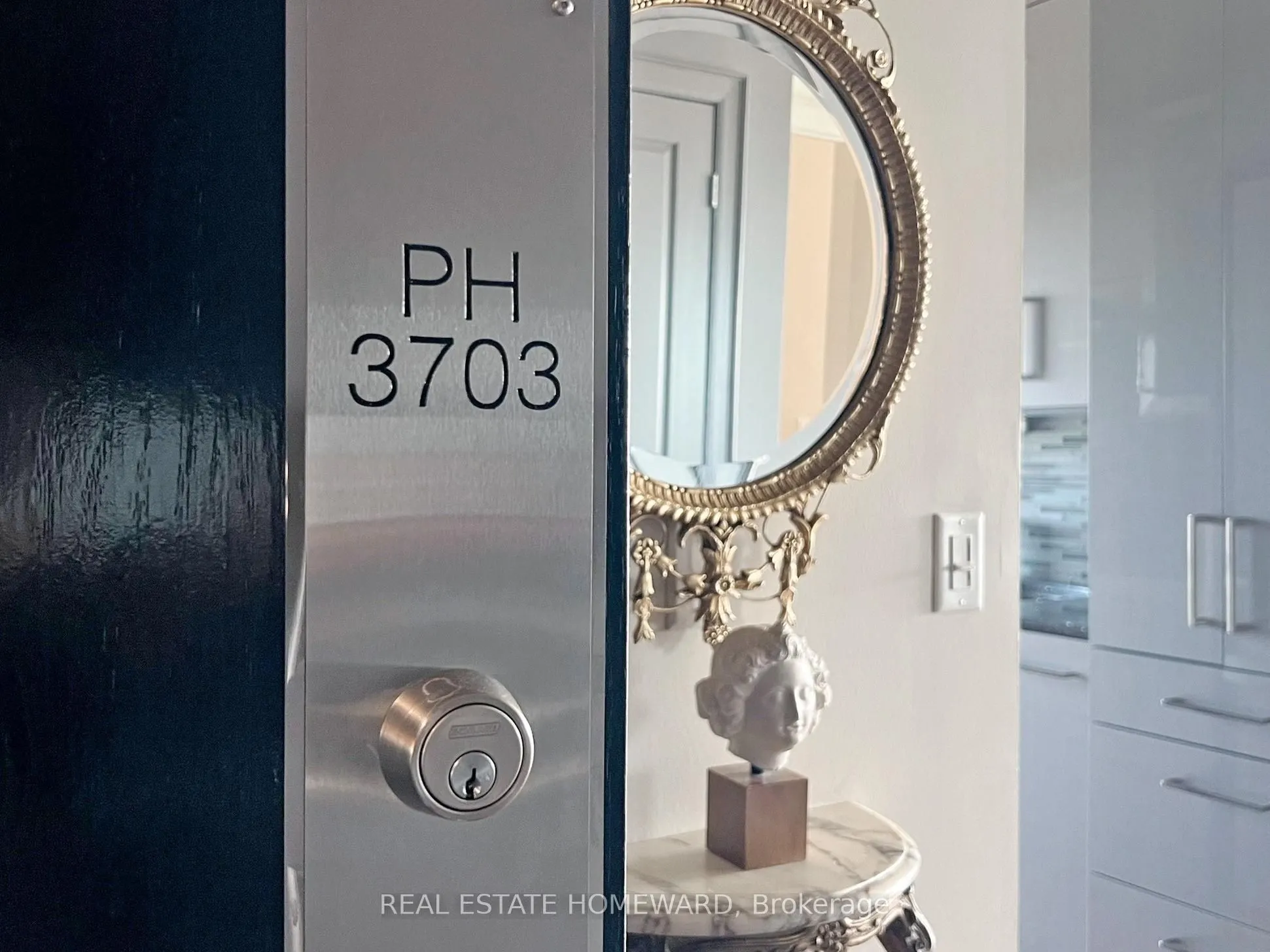8 Park Road, #PH3703