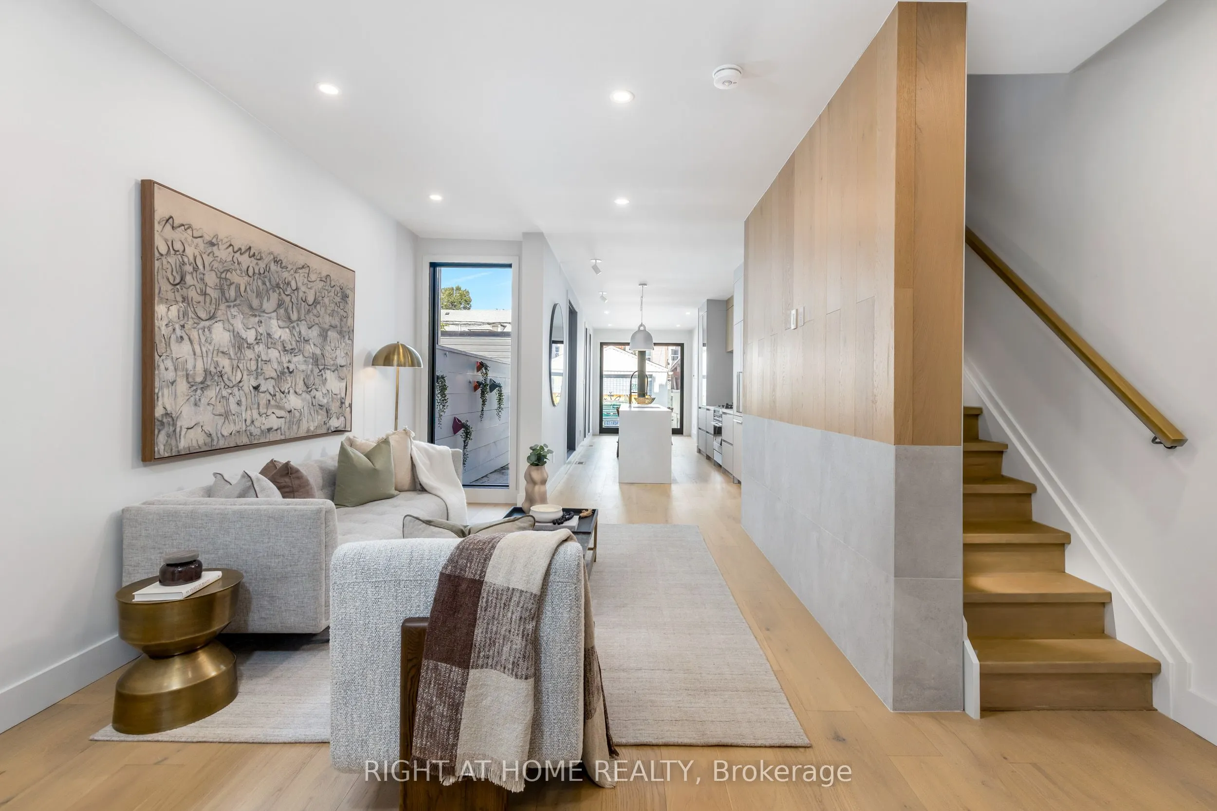 768 Richmond Street W