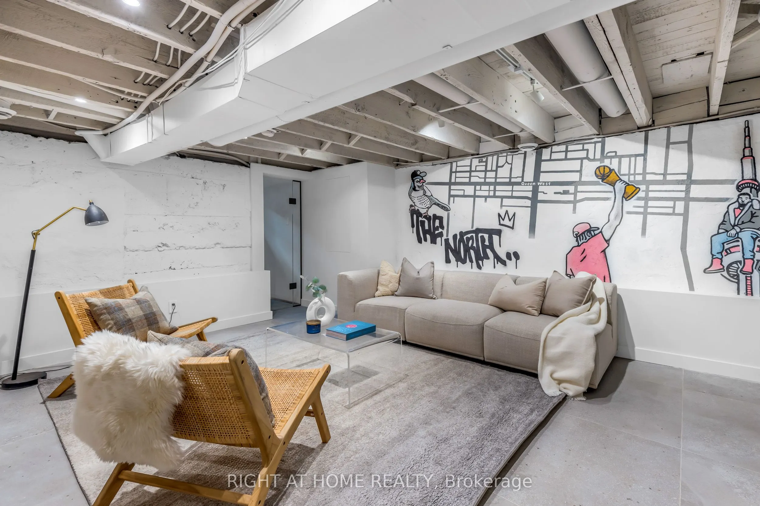 768 Richmond Street W