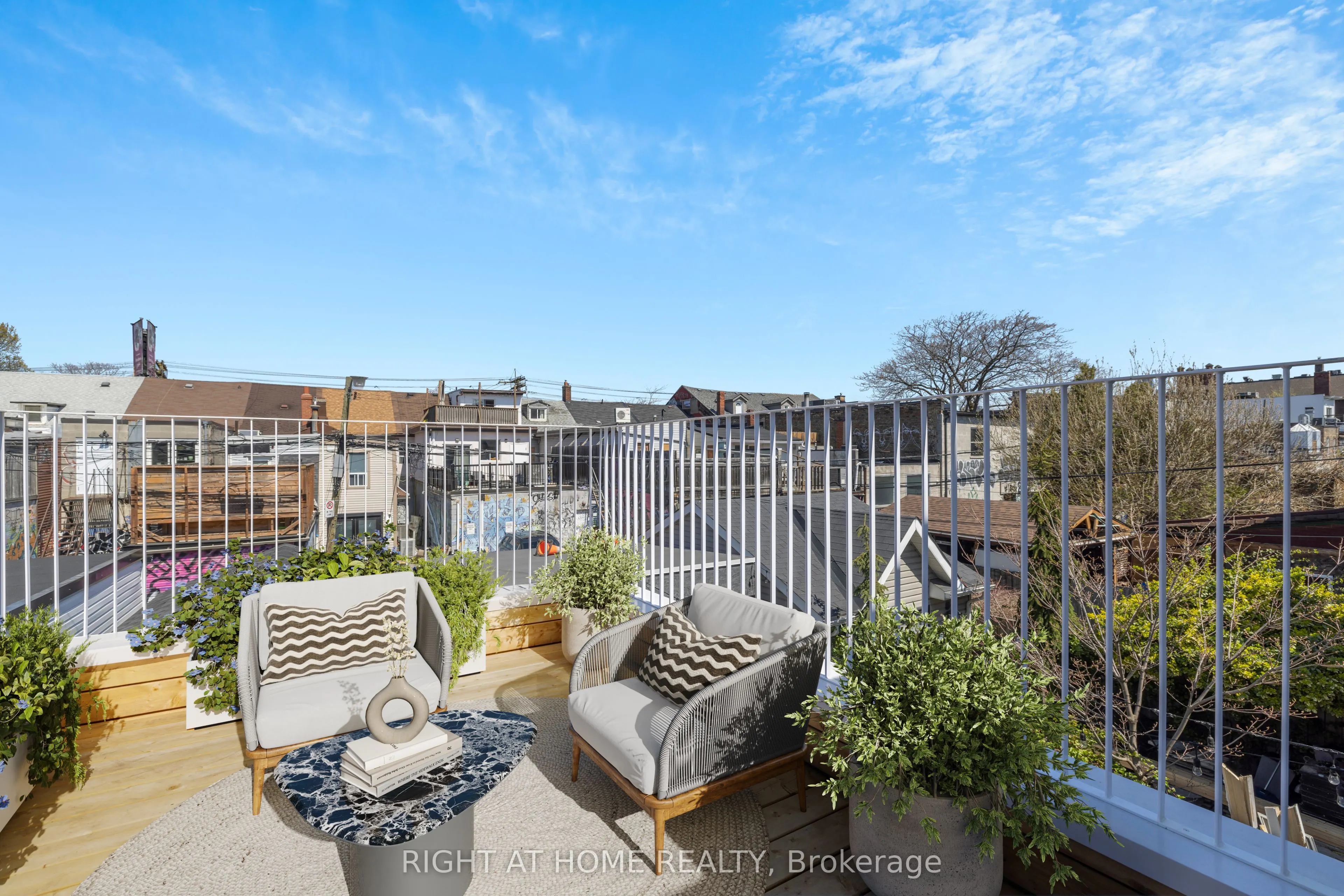 768 Richmond Street W