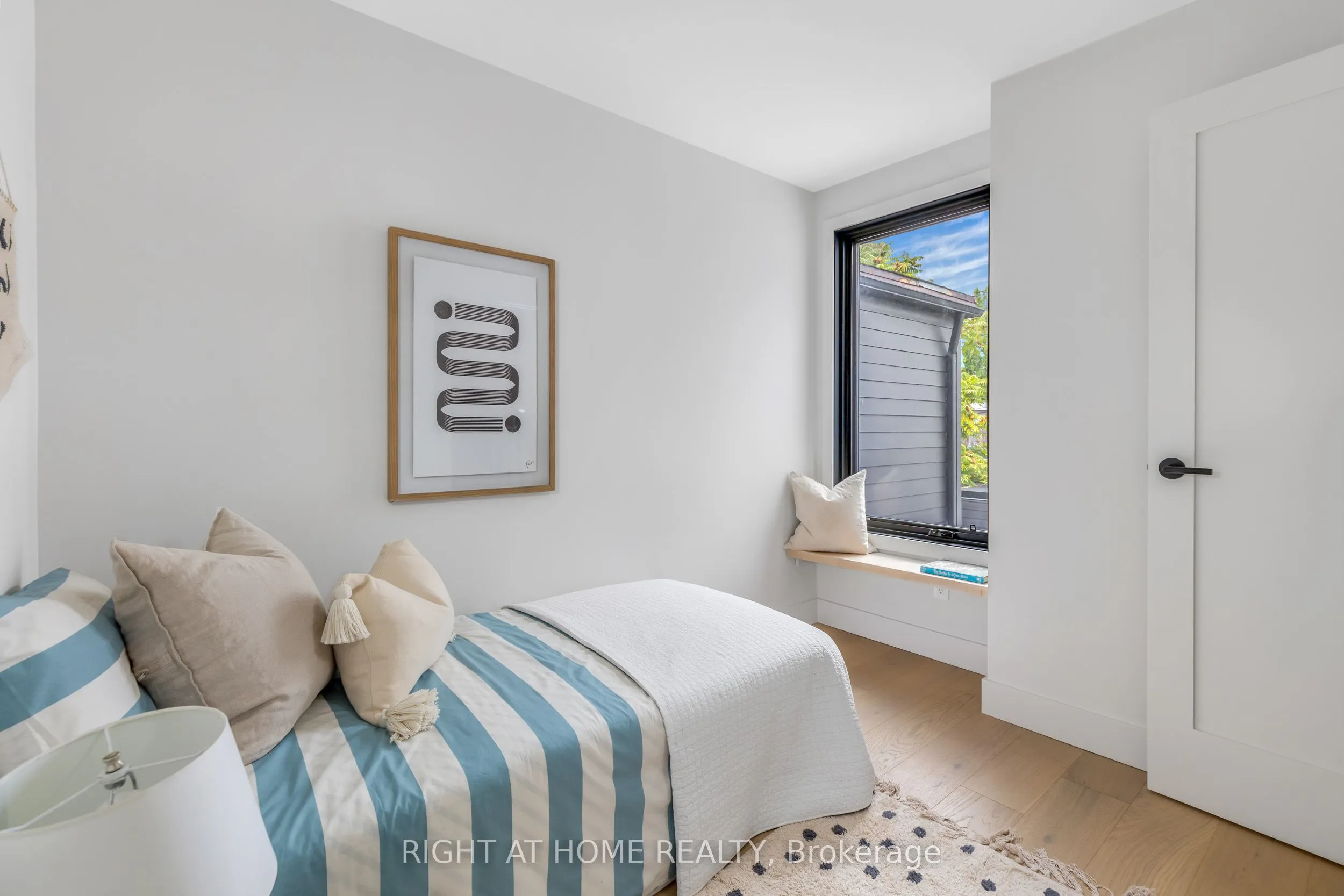768 Richmond Street W