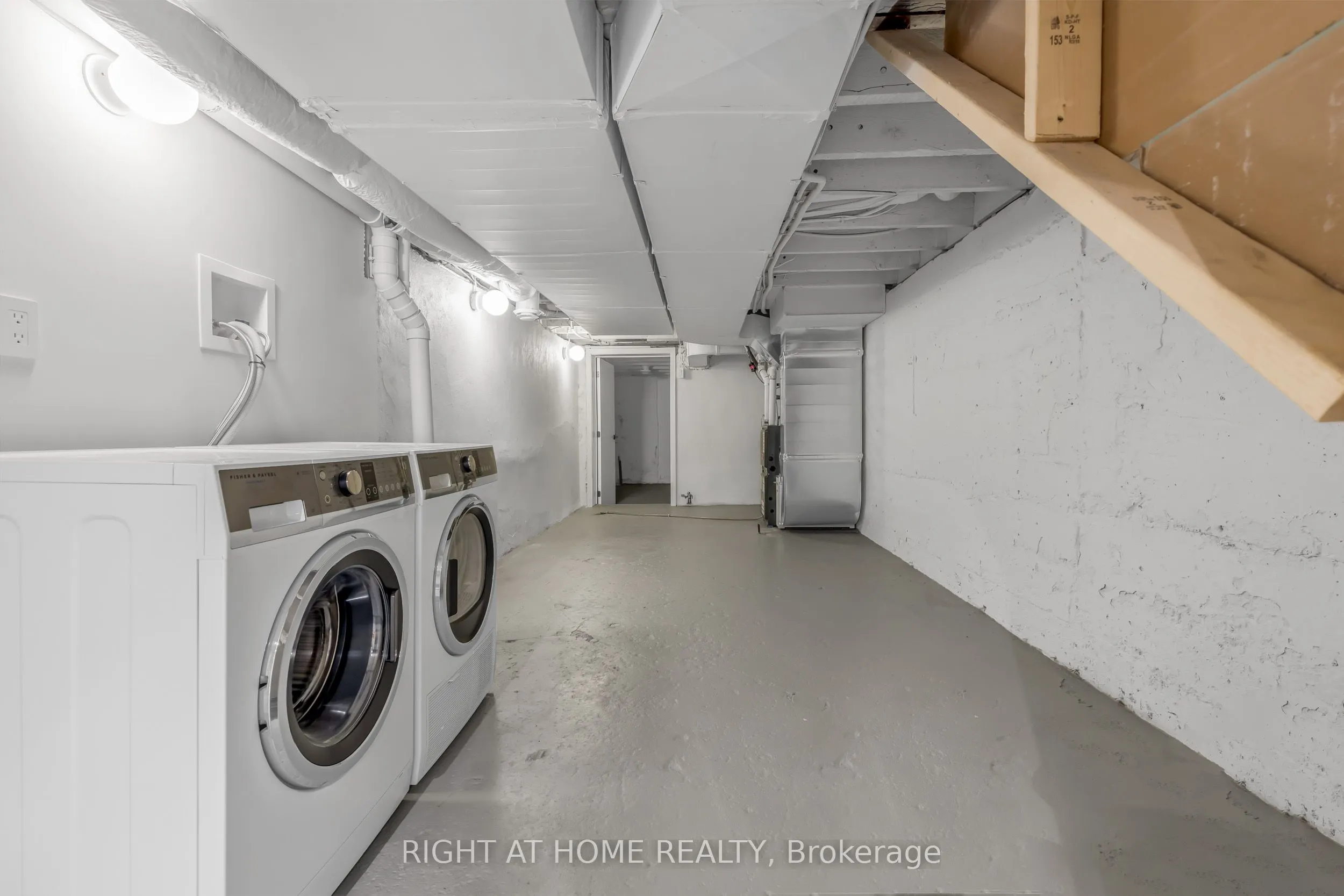768 Richmond Street W