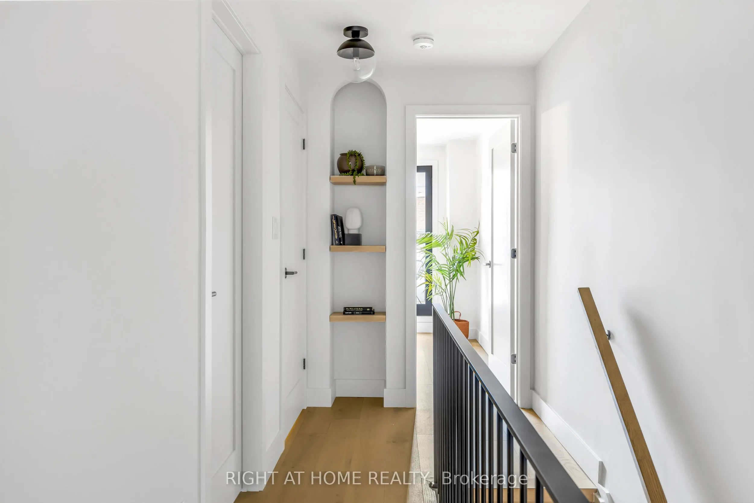 768 Richmond Street W