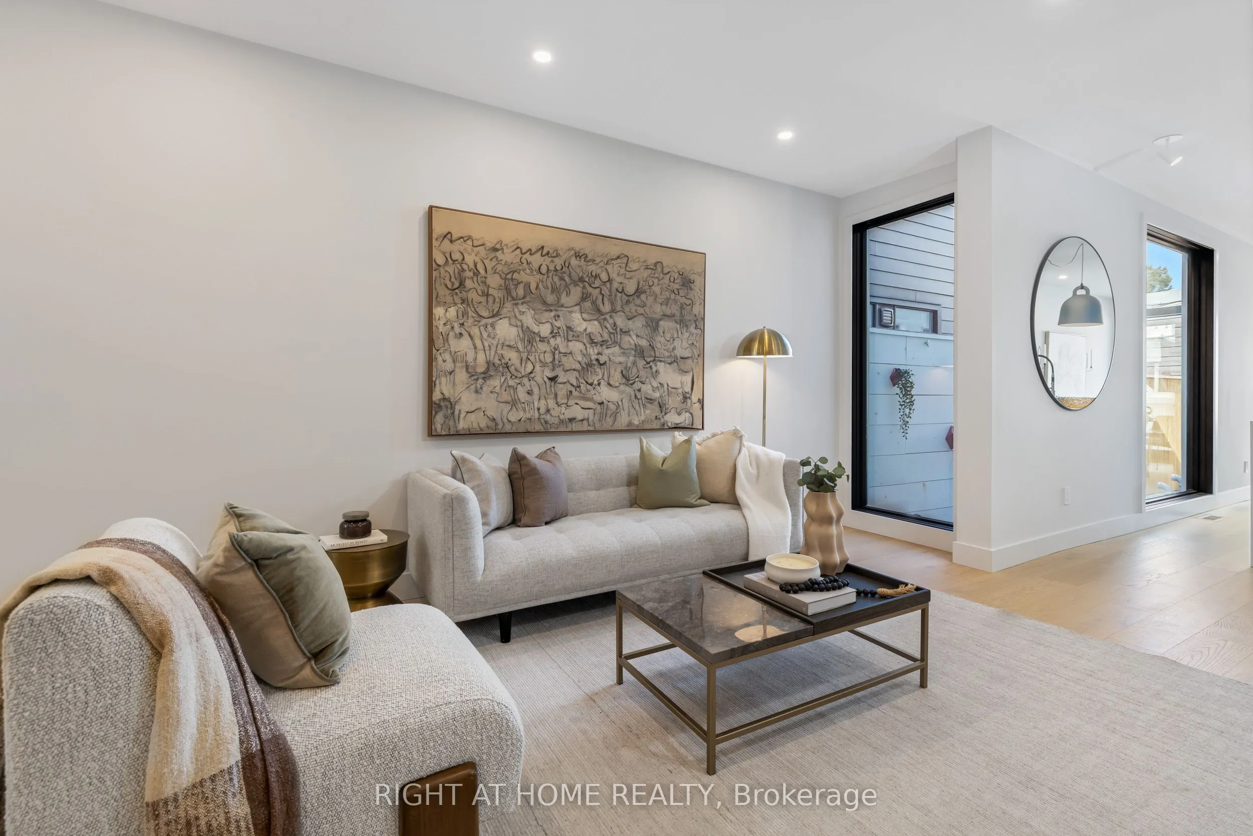 768 Richmond Street W