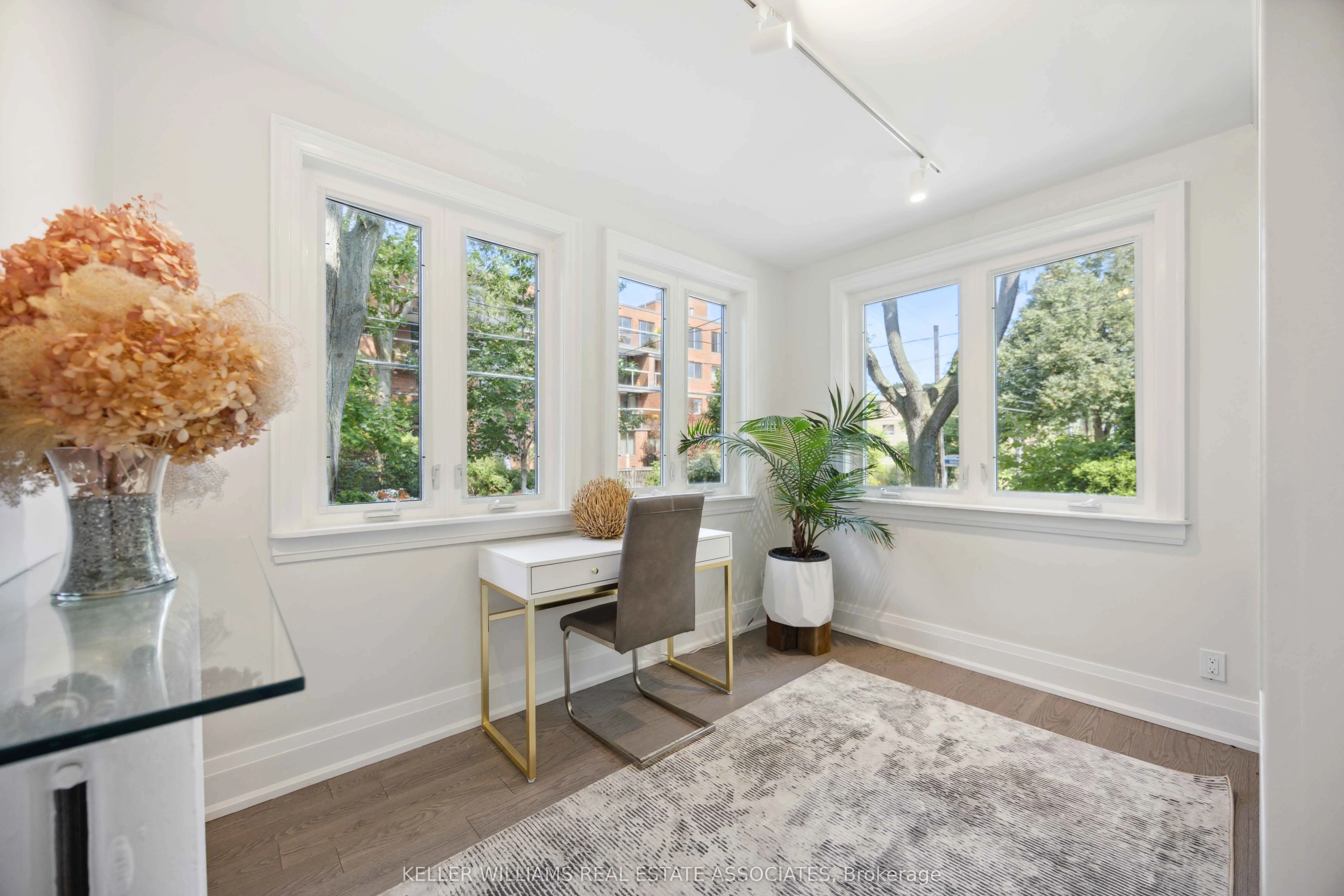 27 Glen Elm Avenue, #1