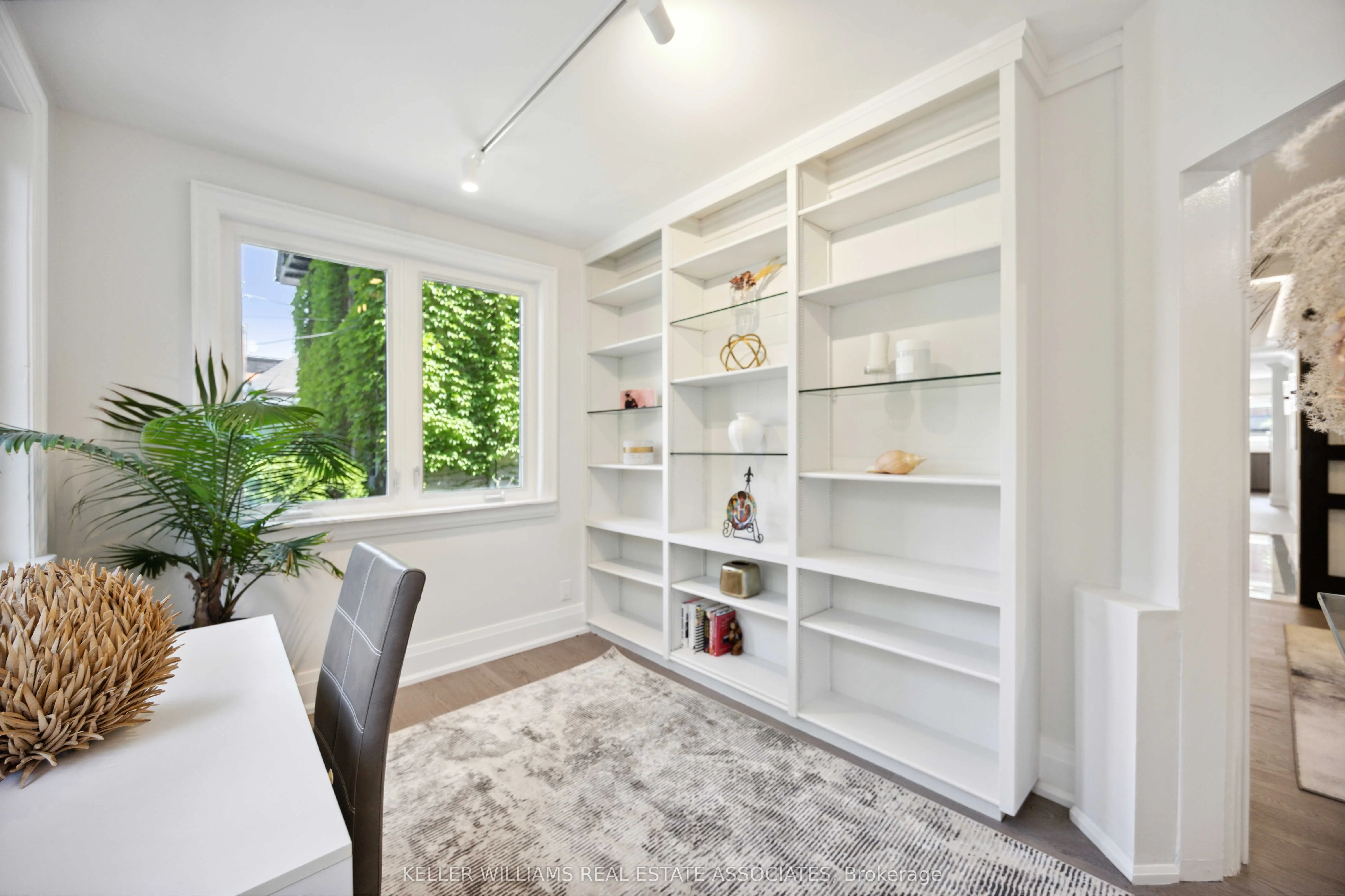 27 Glen Elm Avenue, #1