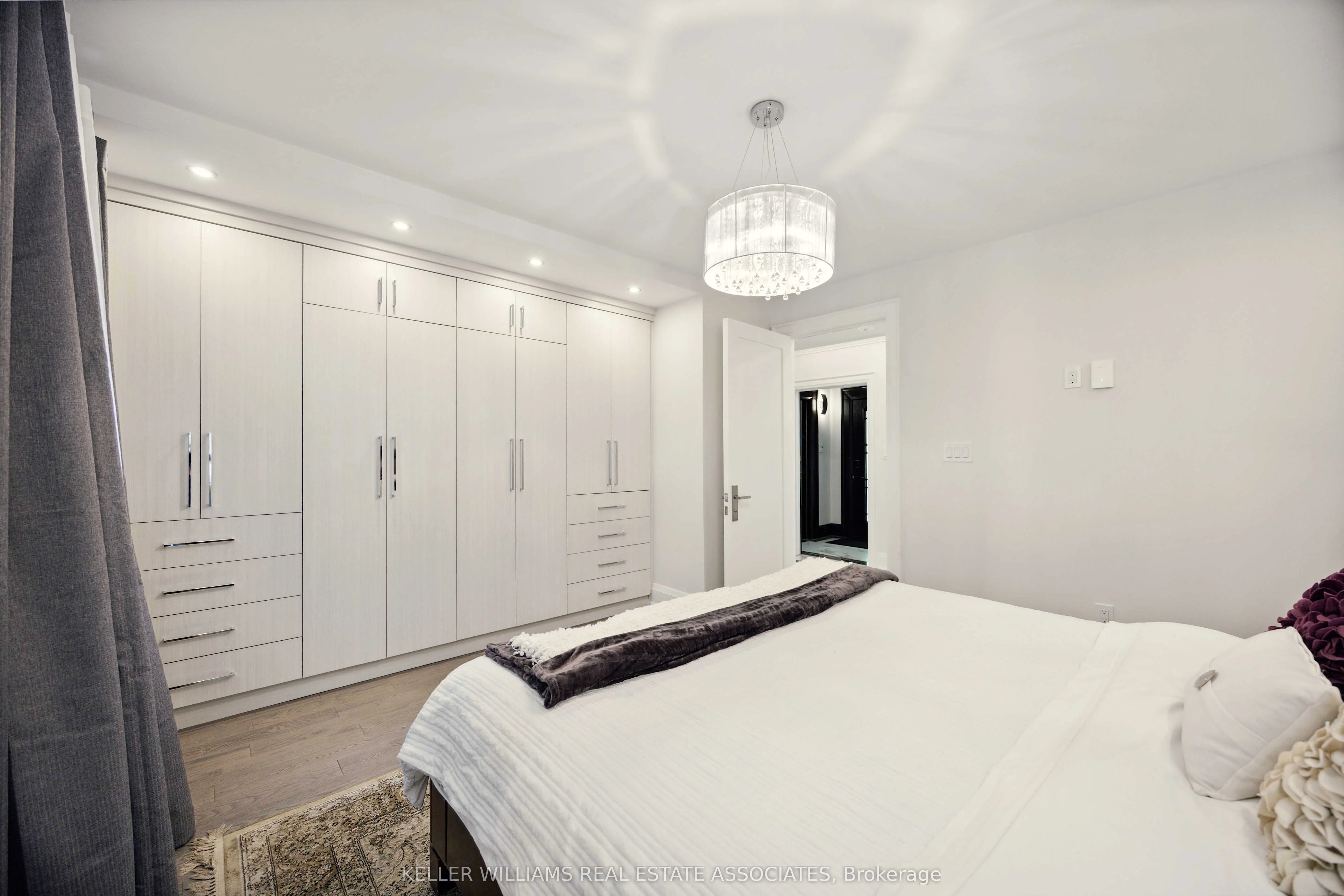 27 Glen Elm Avenue, #1