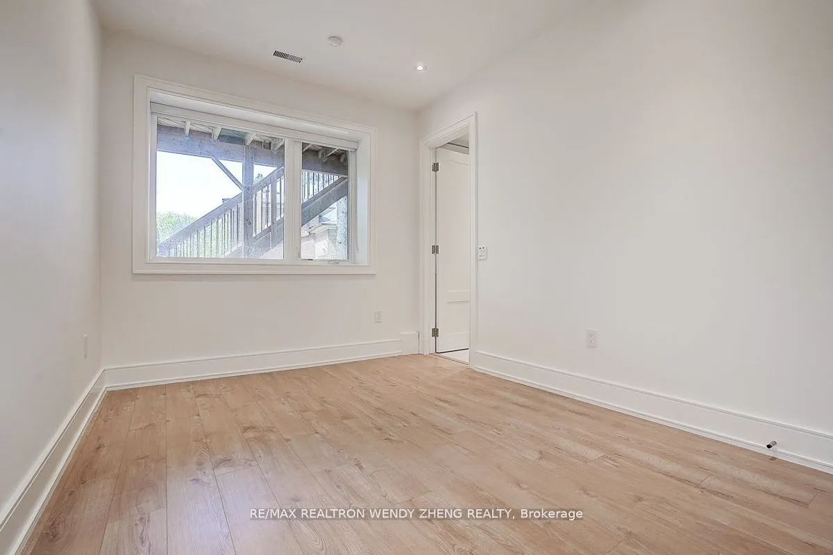 23 Cresthaven Drive