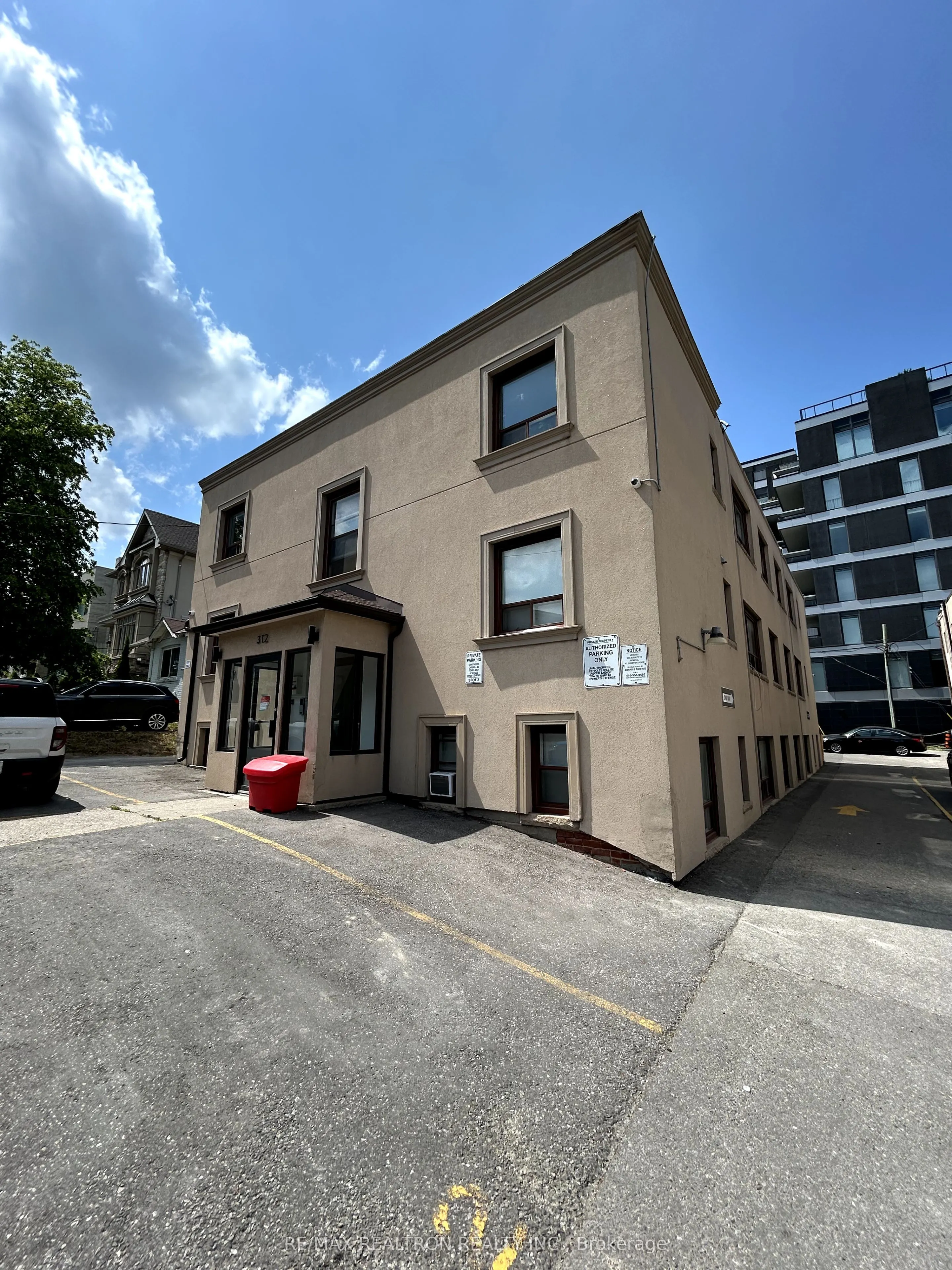 312 Douglas Avenue, #104