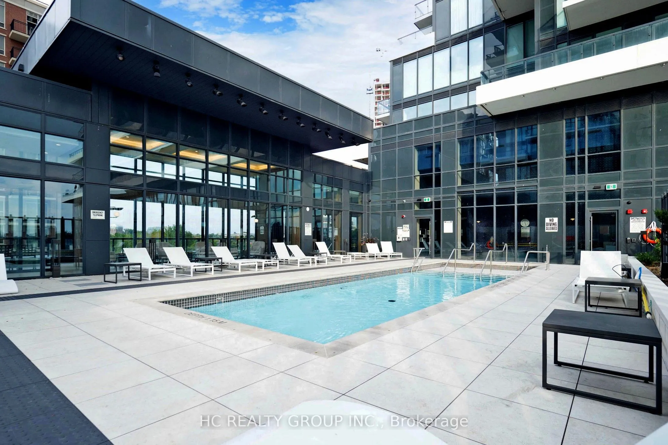 30 Inn On The Park Drive, #222