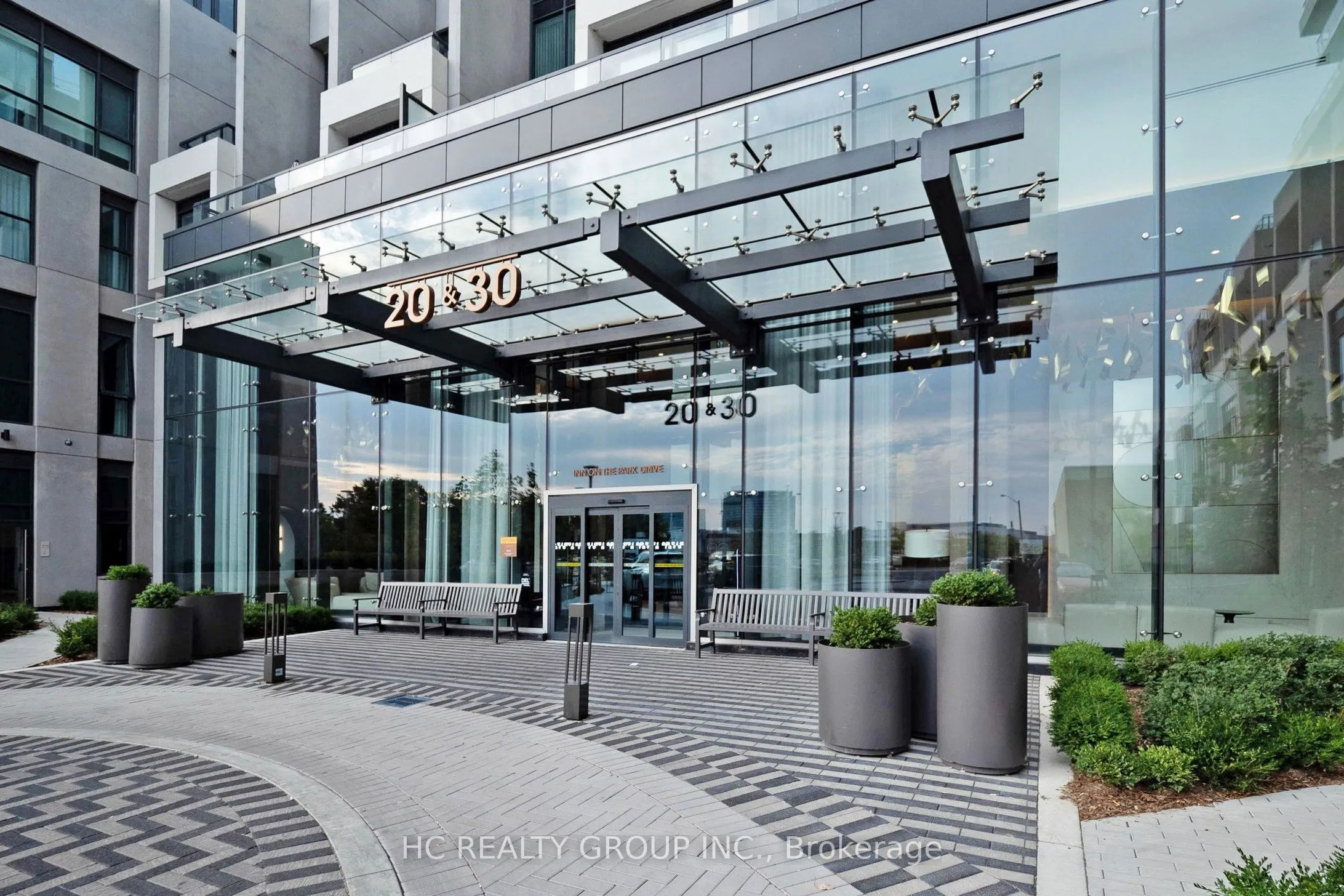 30 Inn On The Park Drive, #222