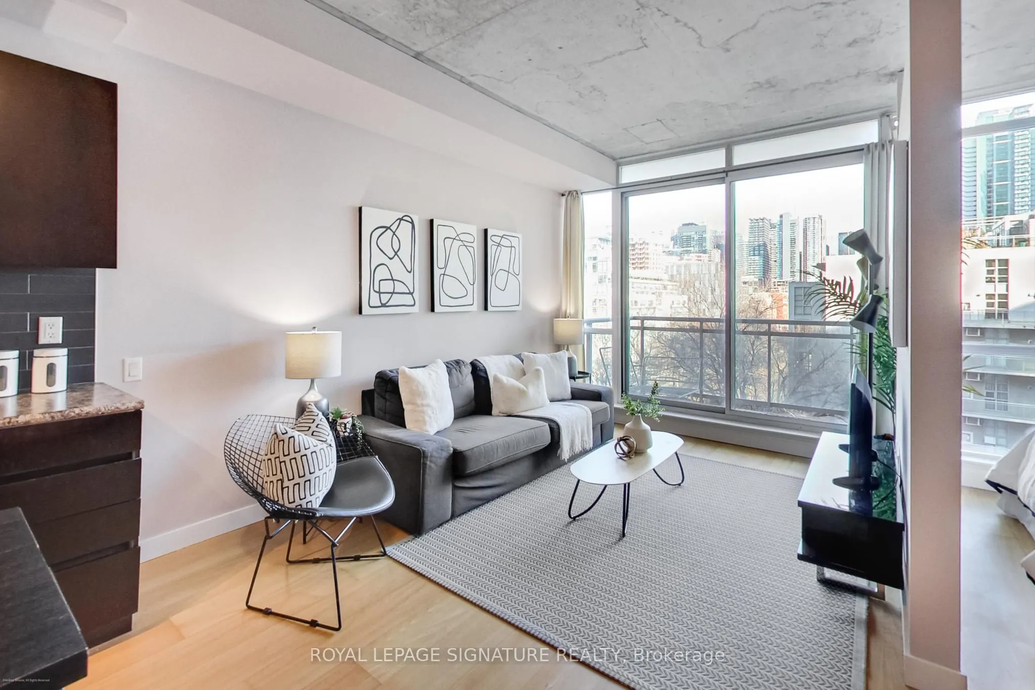 38 Niagara Street, #711