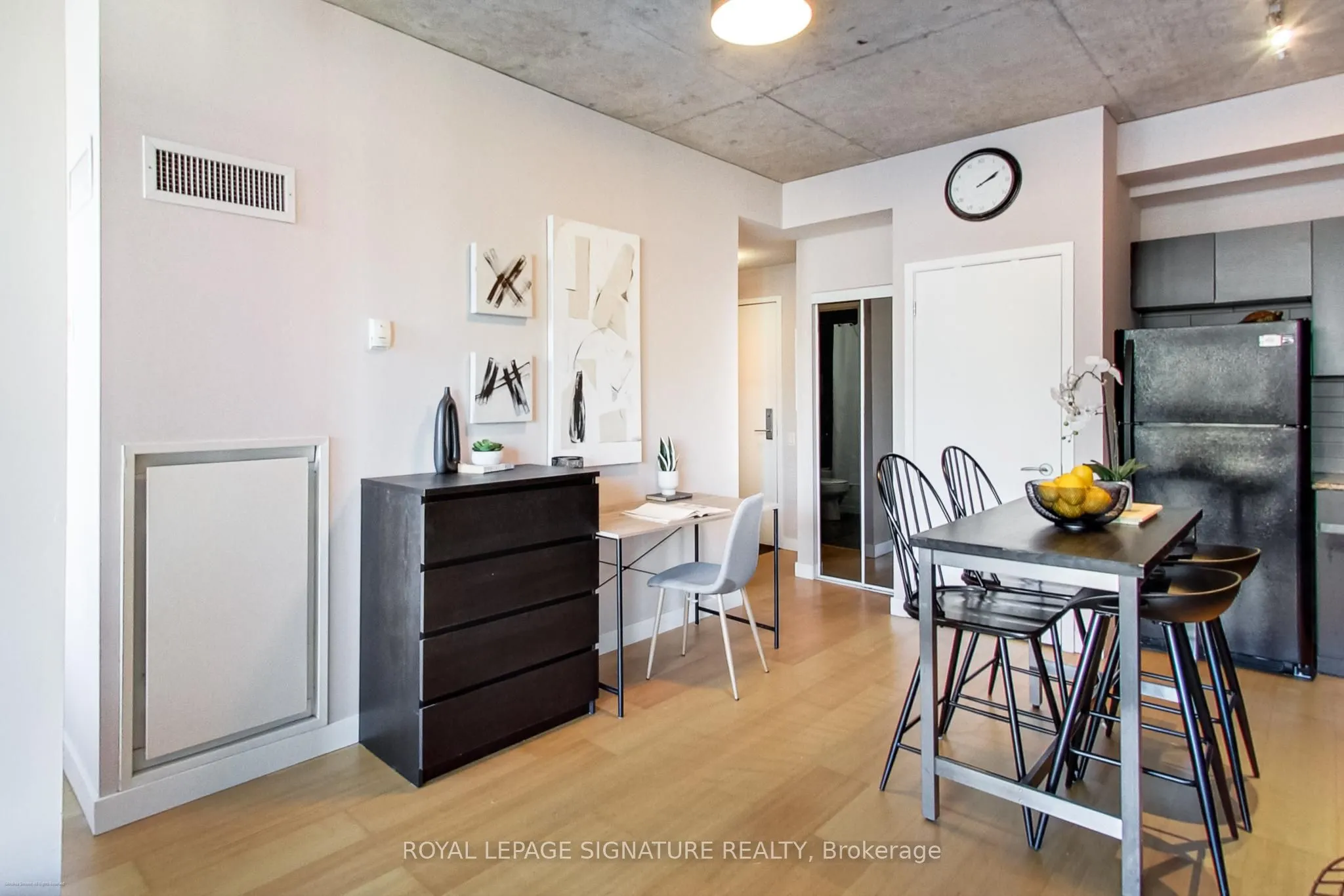 38 Niagara Street, #711
