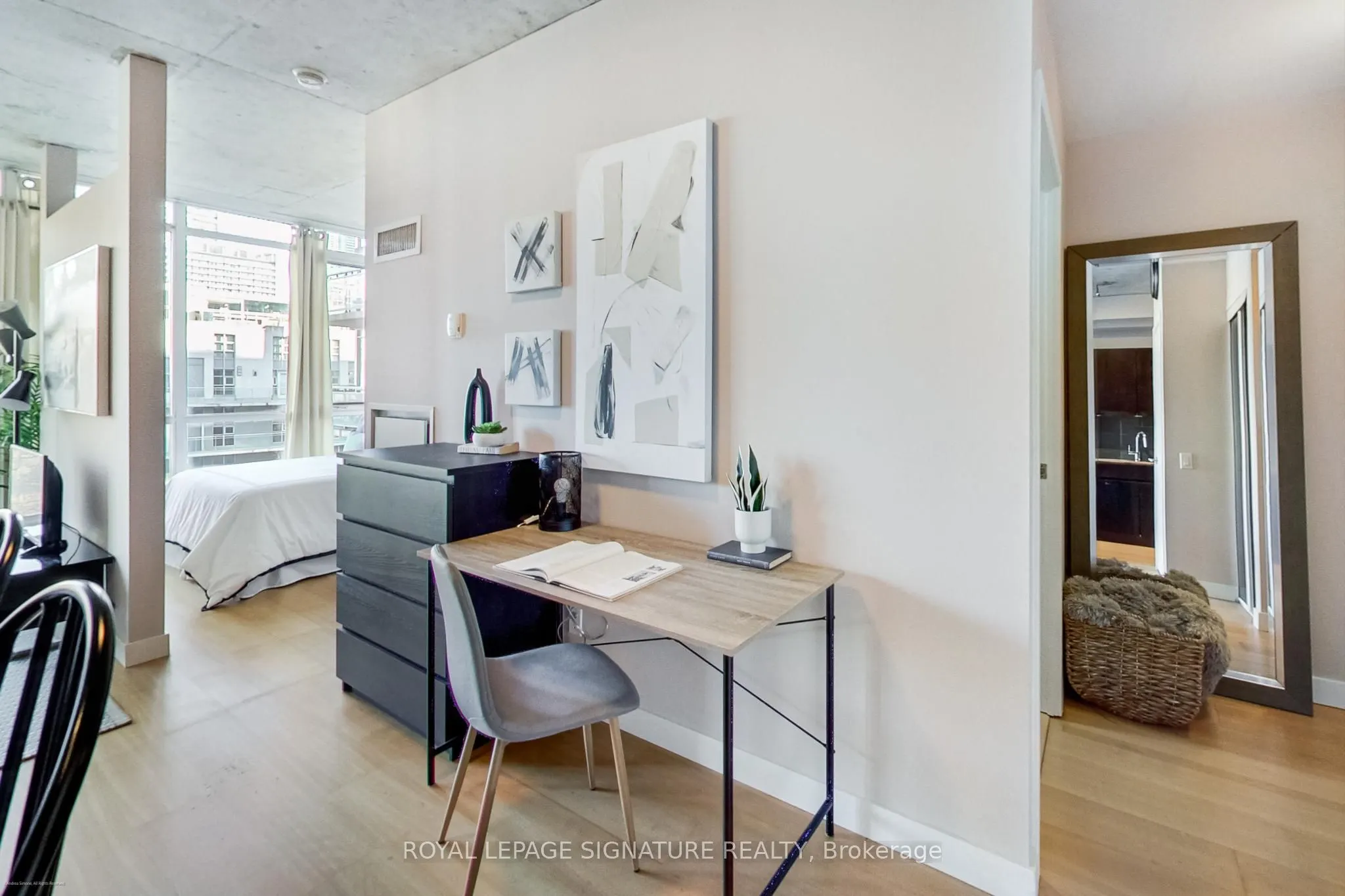 38 Niagara Street, #711