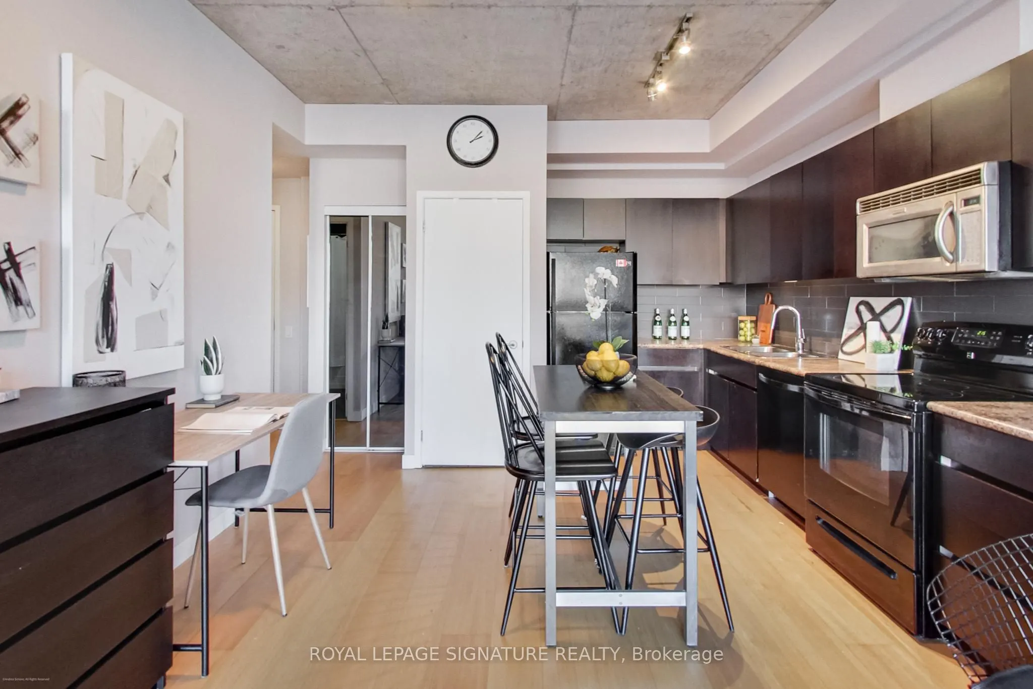 38 Niagara Street, #711