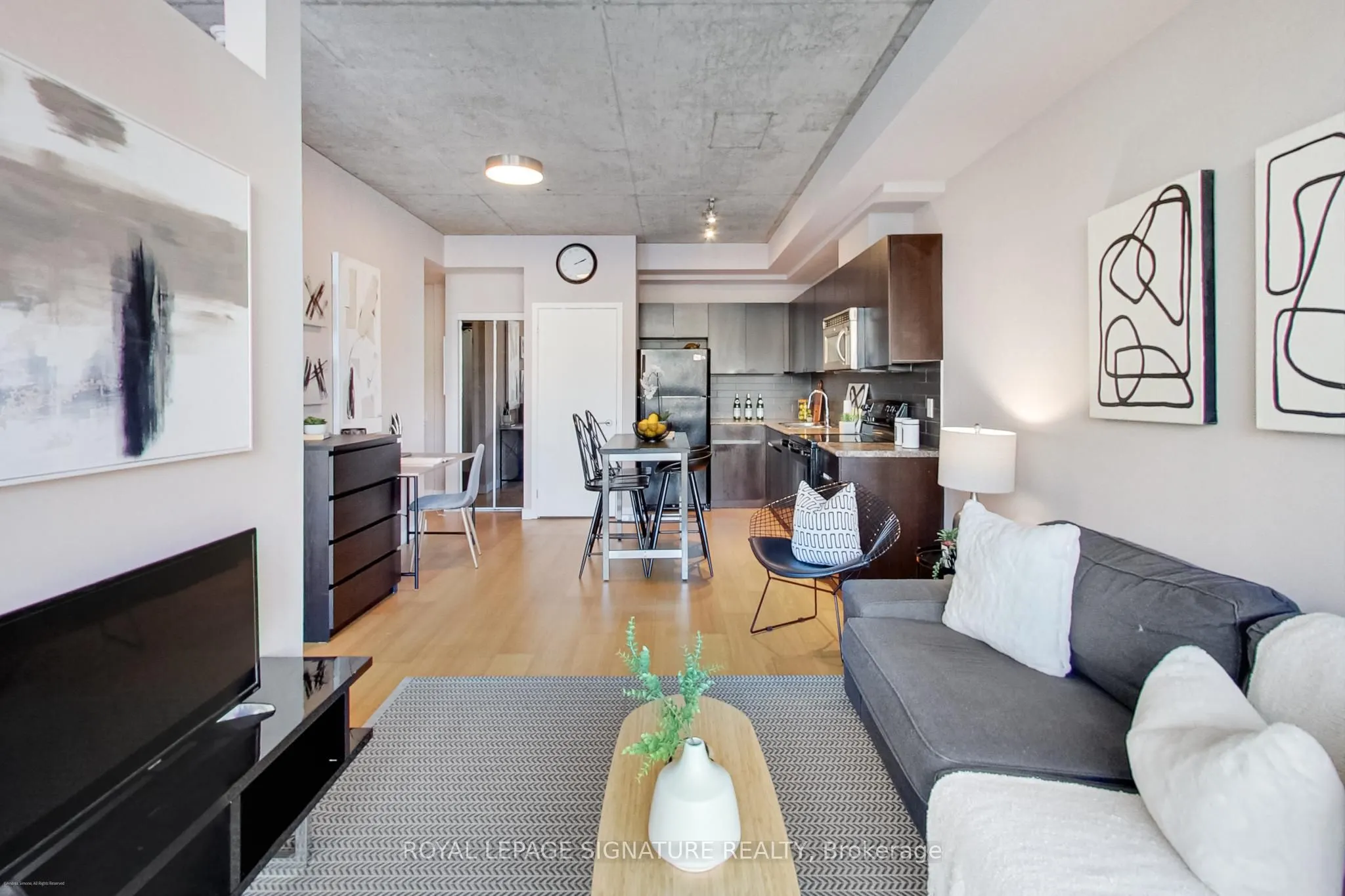 38 Niagara Street, #711