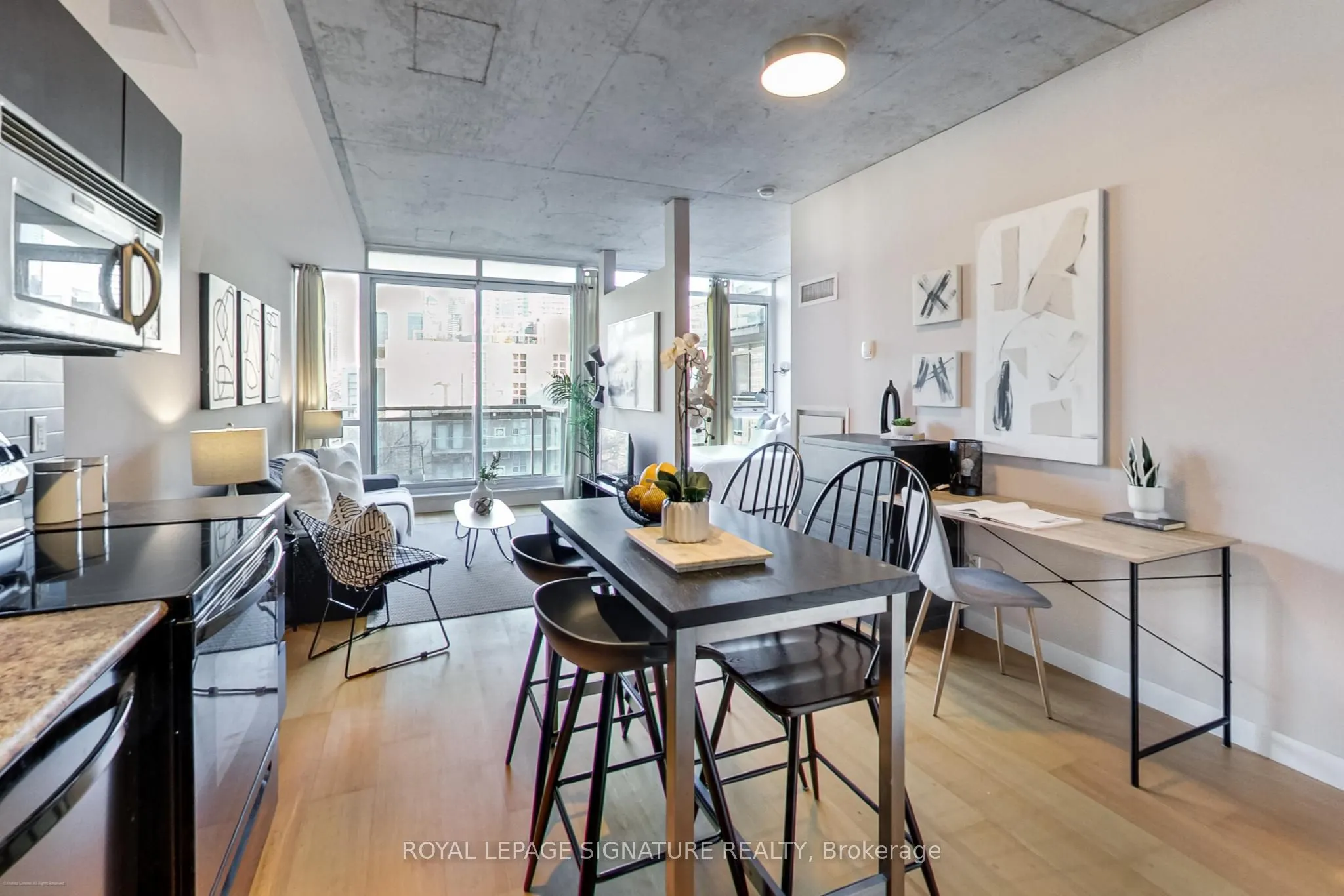 38 Niagara Street, #711