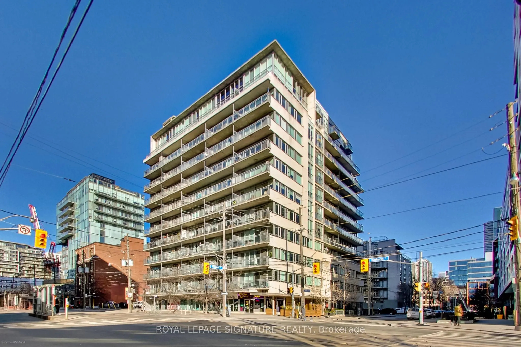 38 Niagara Street, #711