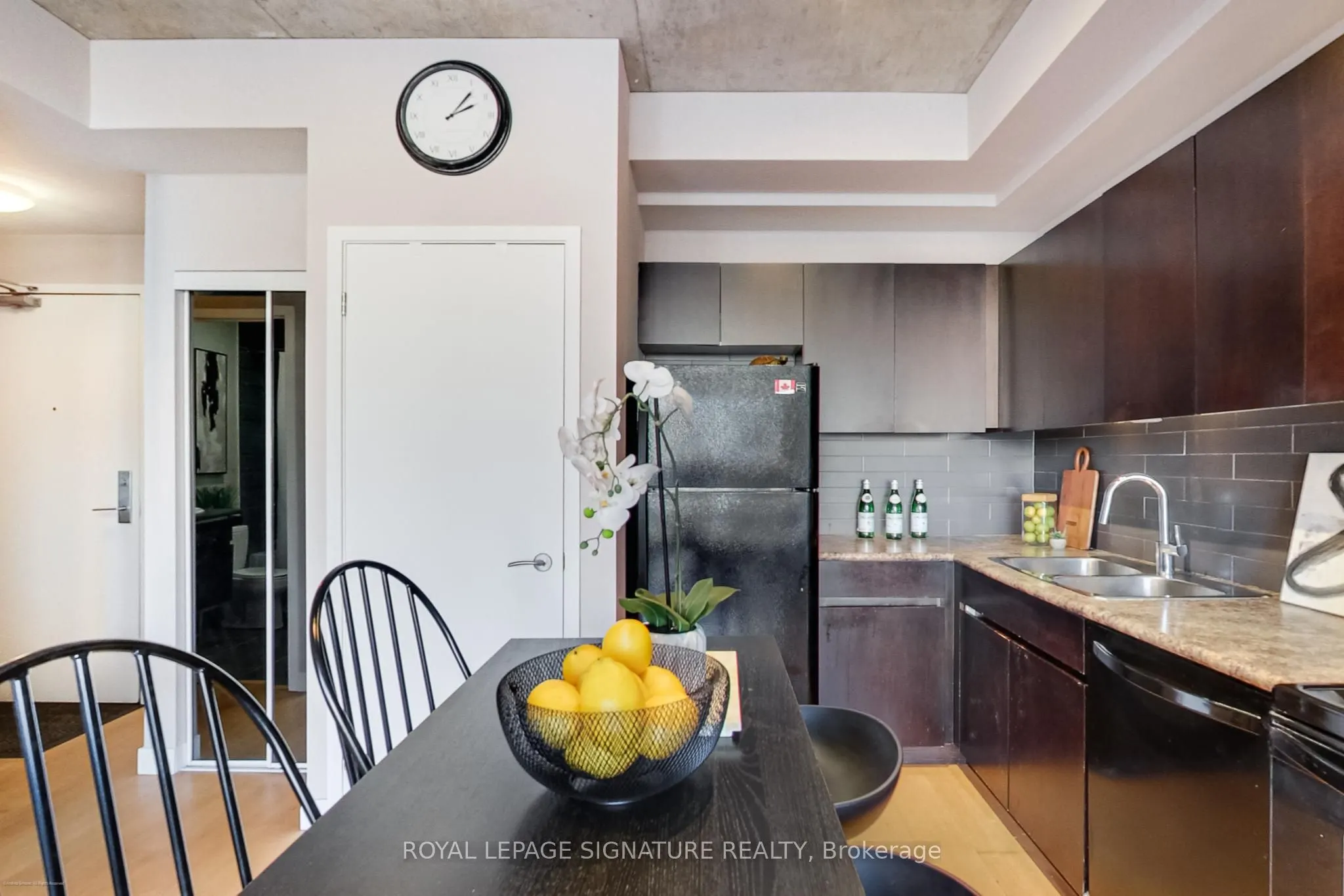 38 Niagara Street, #711