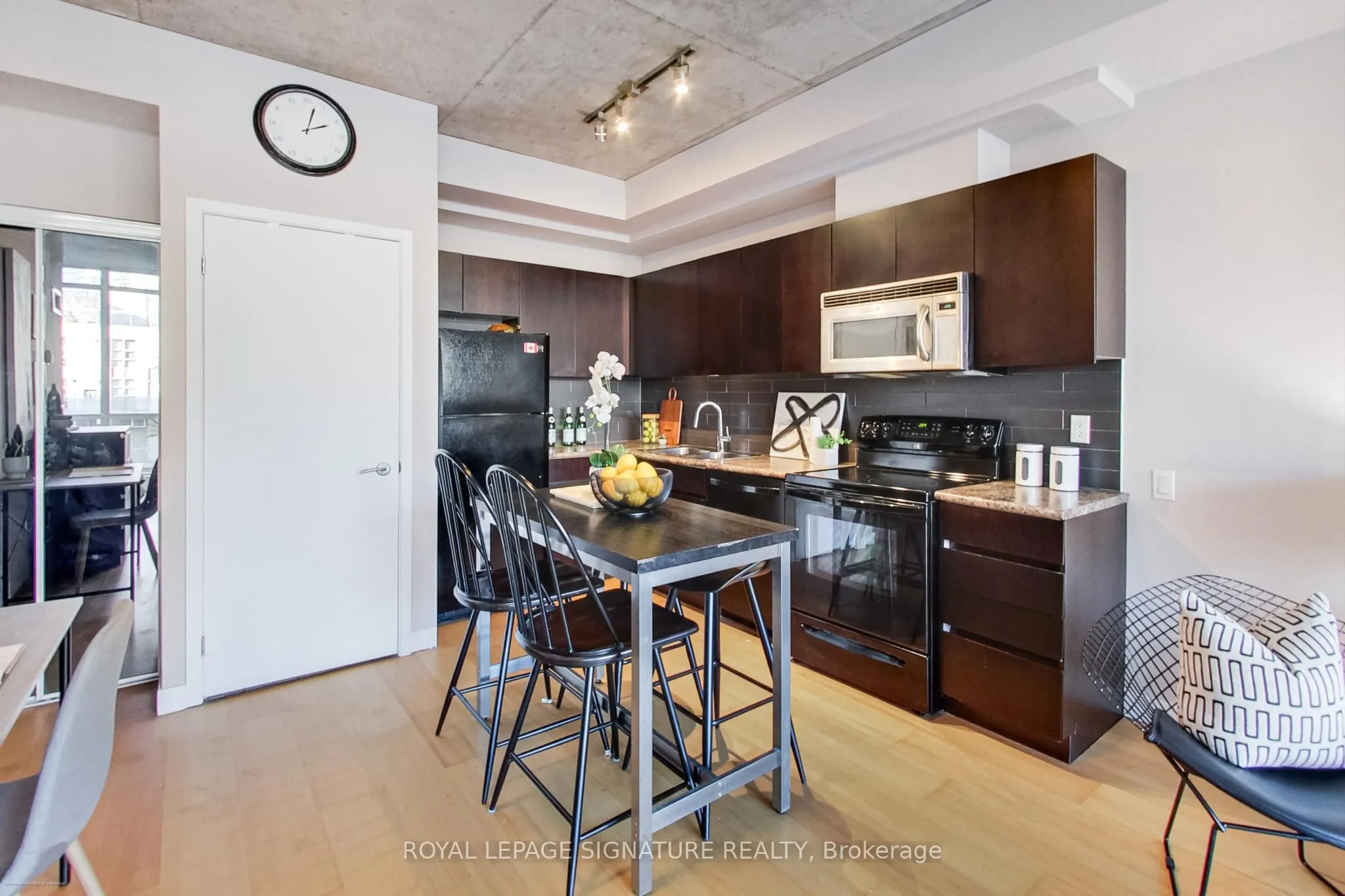 38 Niagara Street, #711