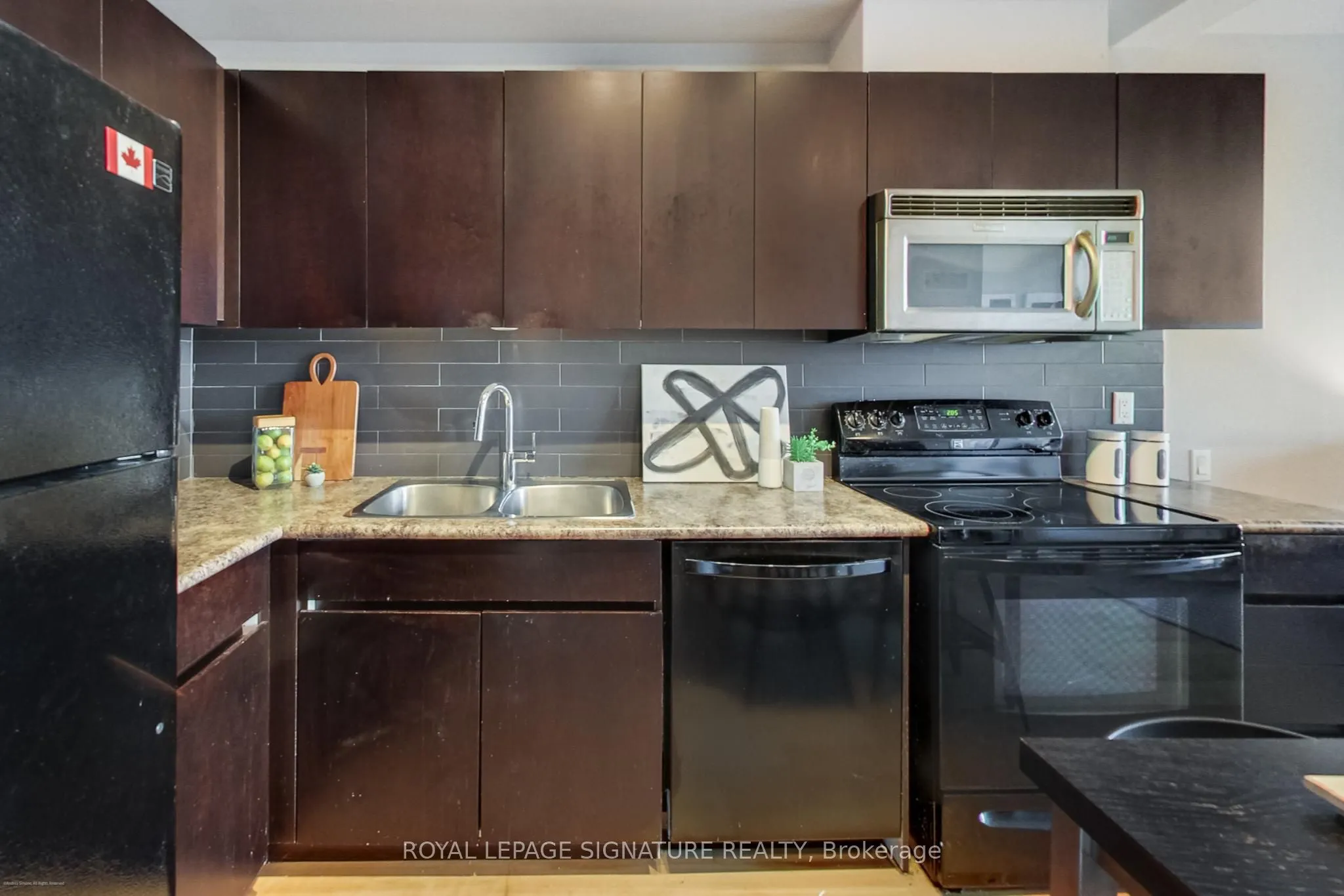 38 Niagara Street, #711