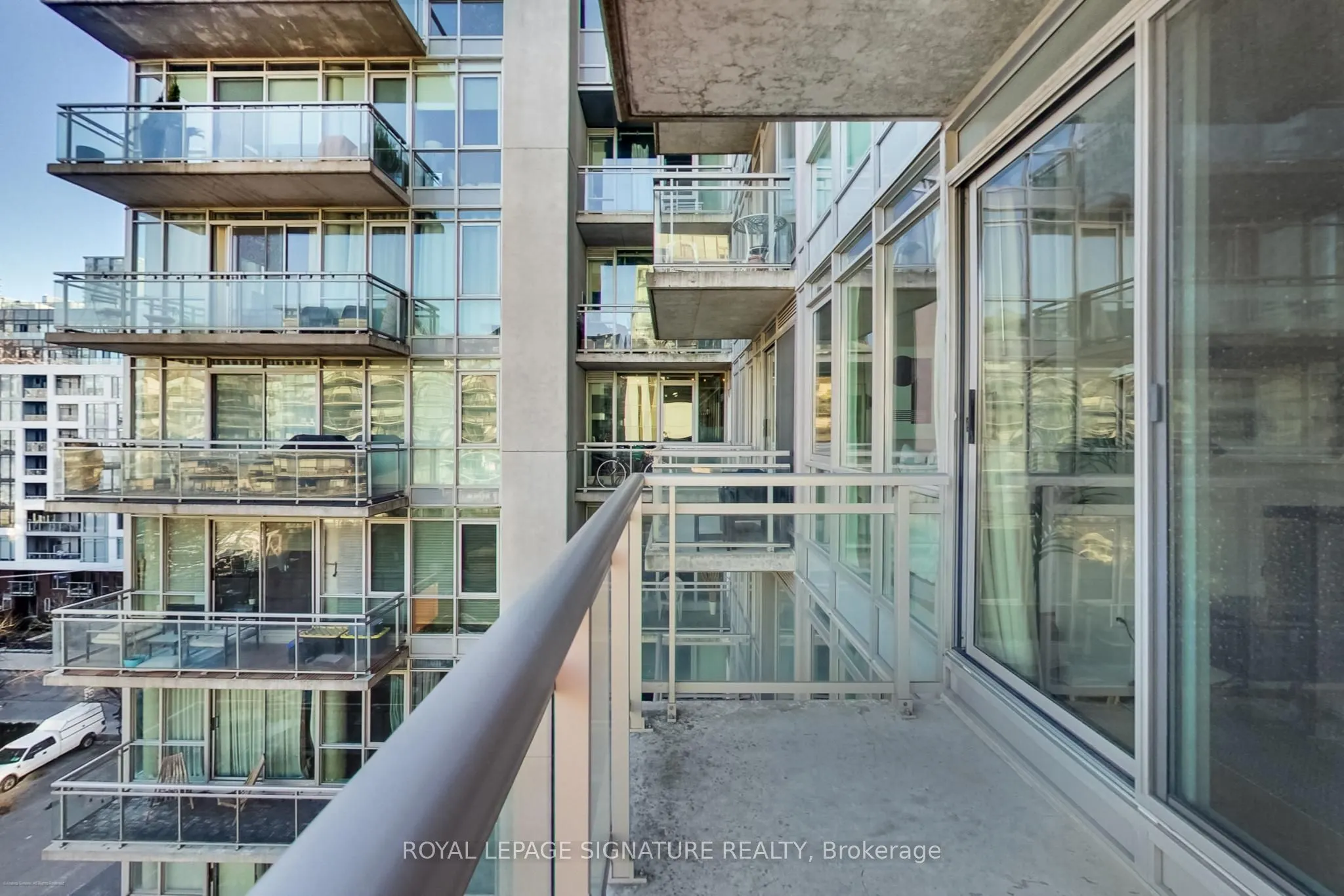 38 Niagara Street, #711