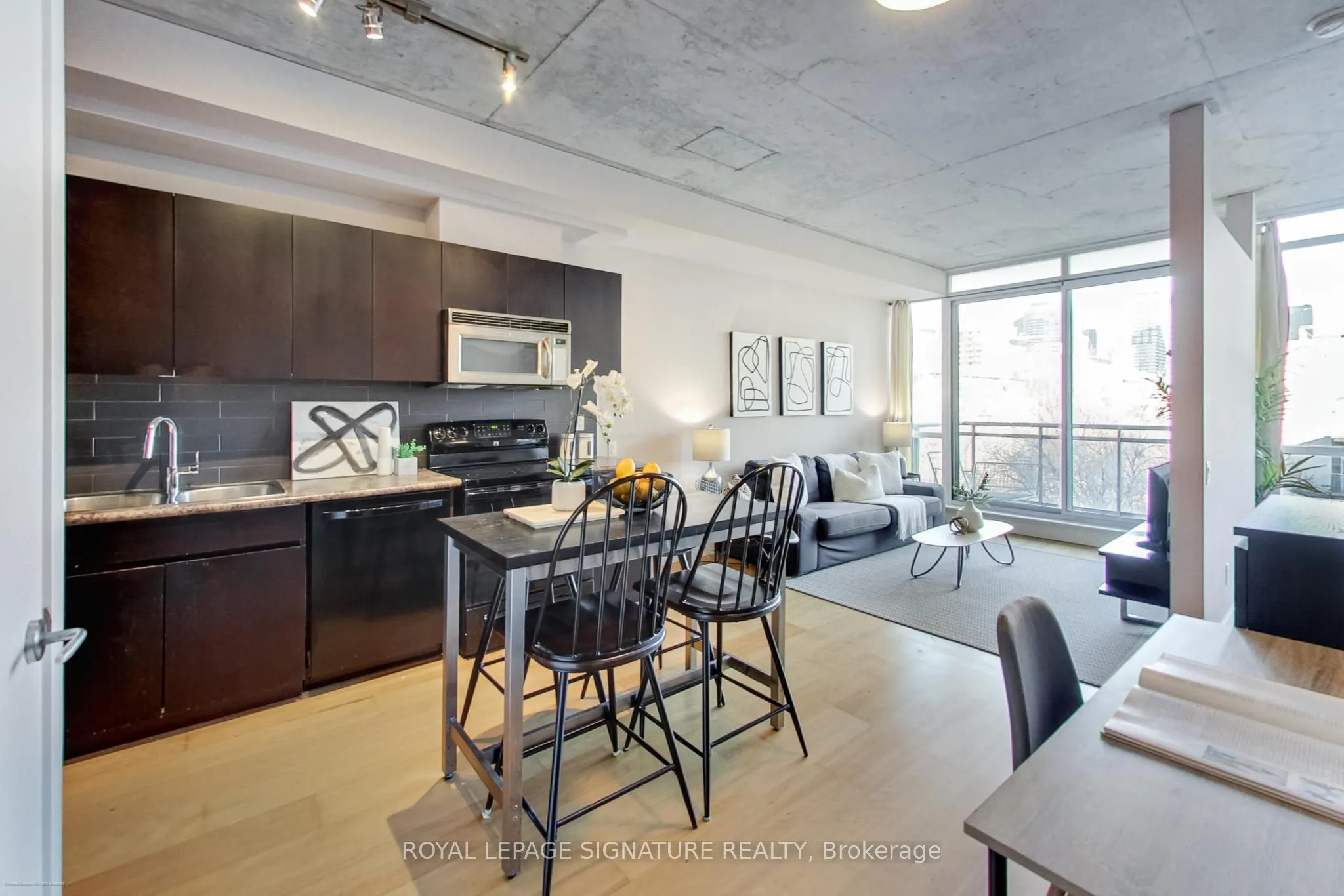 38 Niagara Street, #711