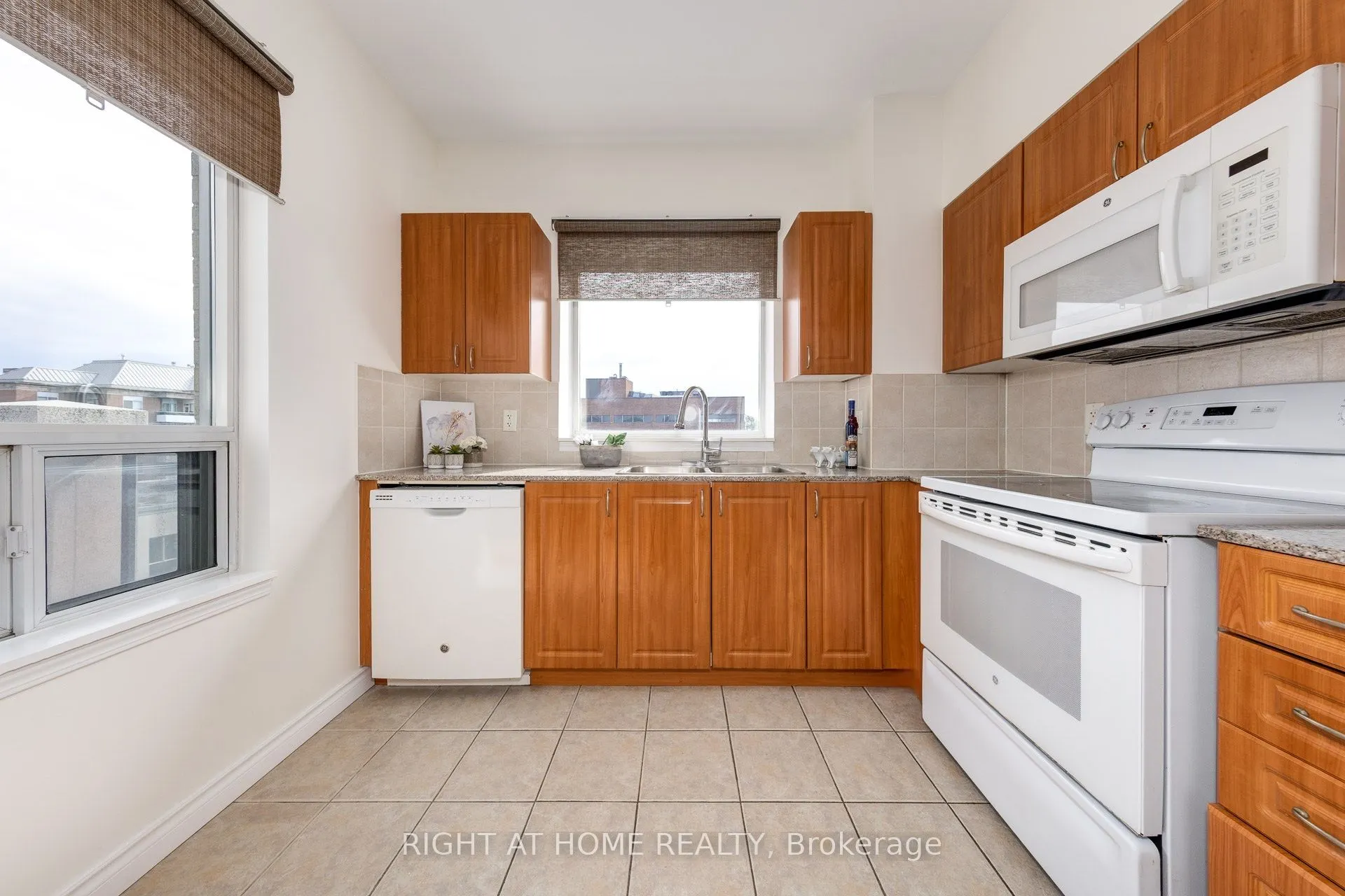 5940 Yonge Street, #Ph3