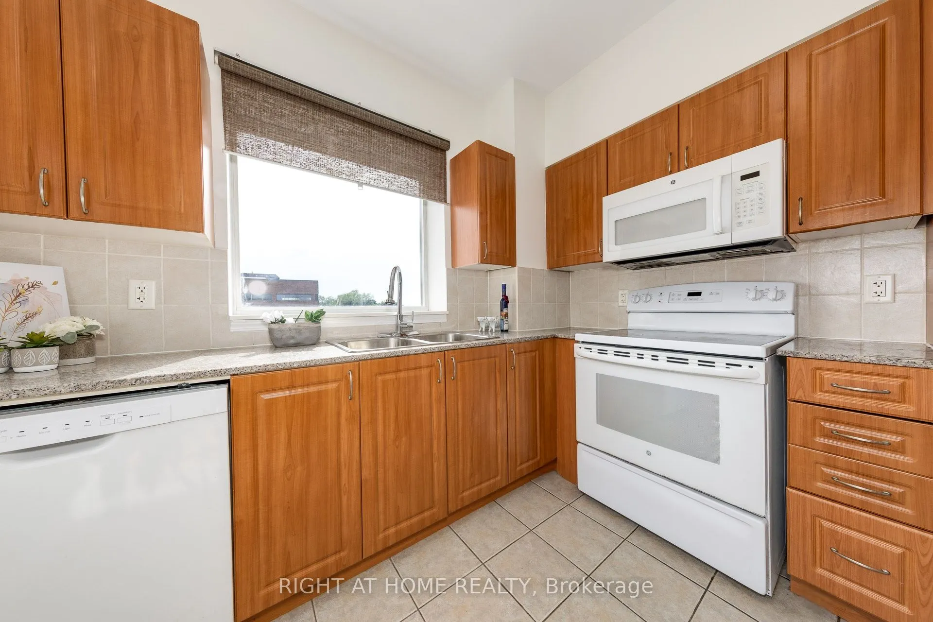 5940 Yonge Street, #Ph3