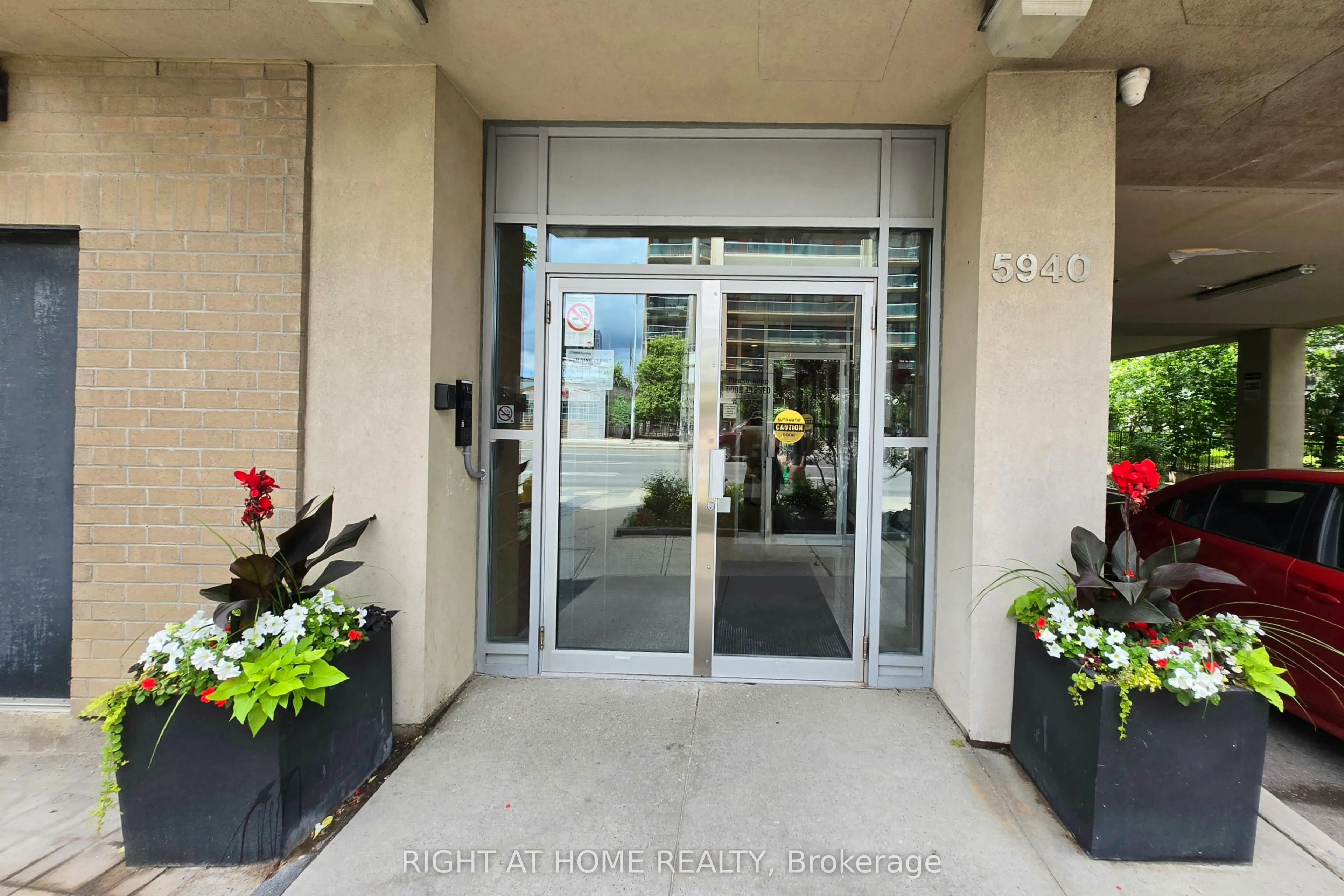 5940 Yonge Street, #Ph3