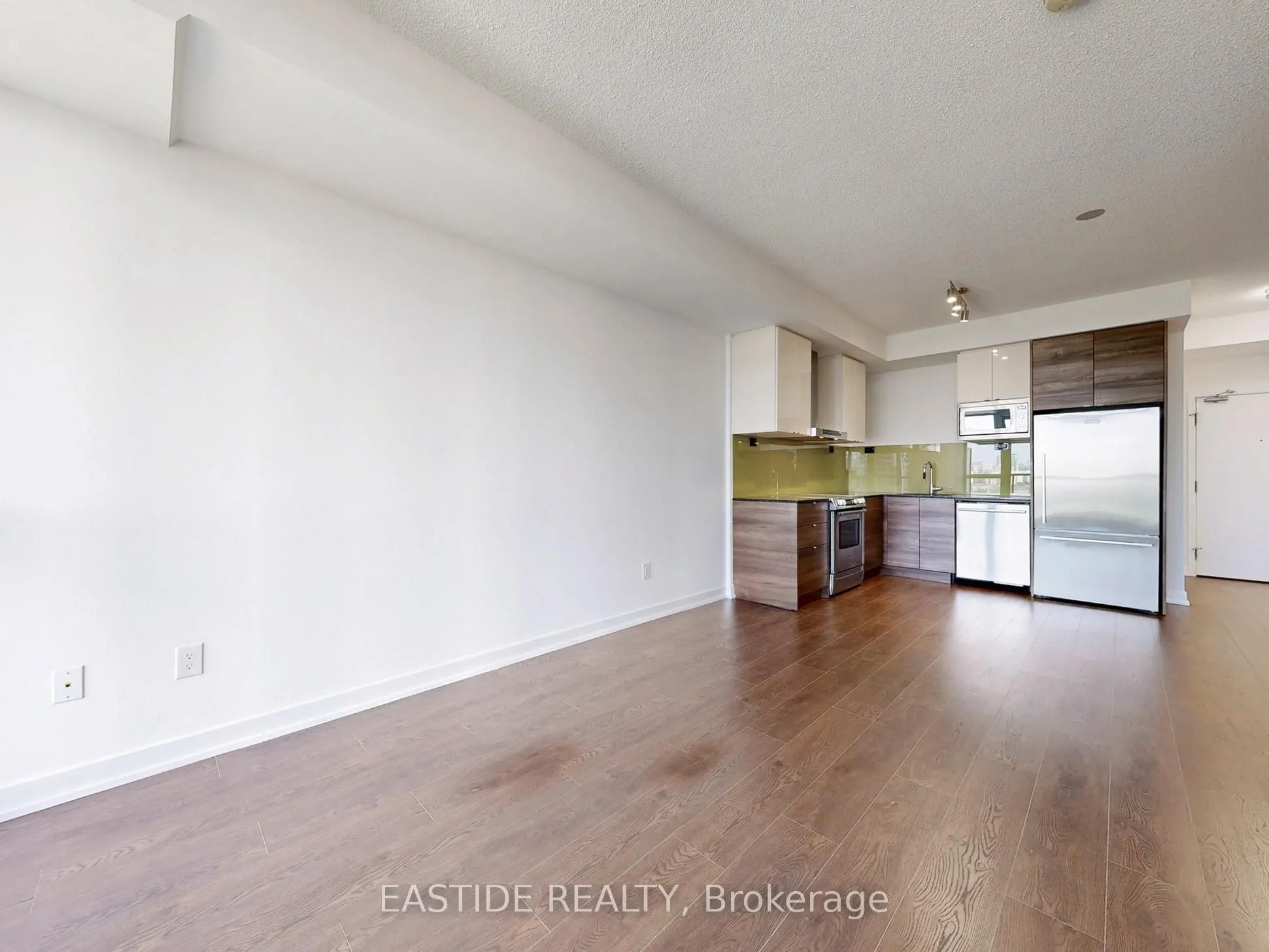 121 Mcmahon Drive, #2516