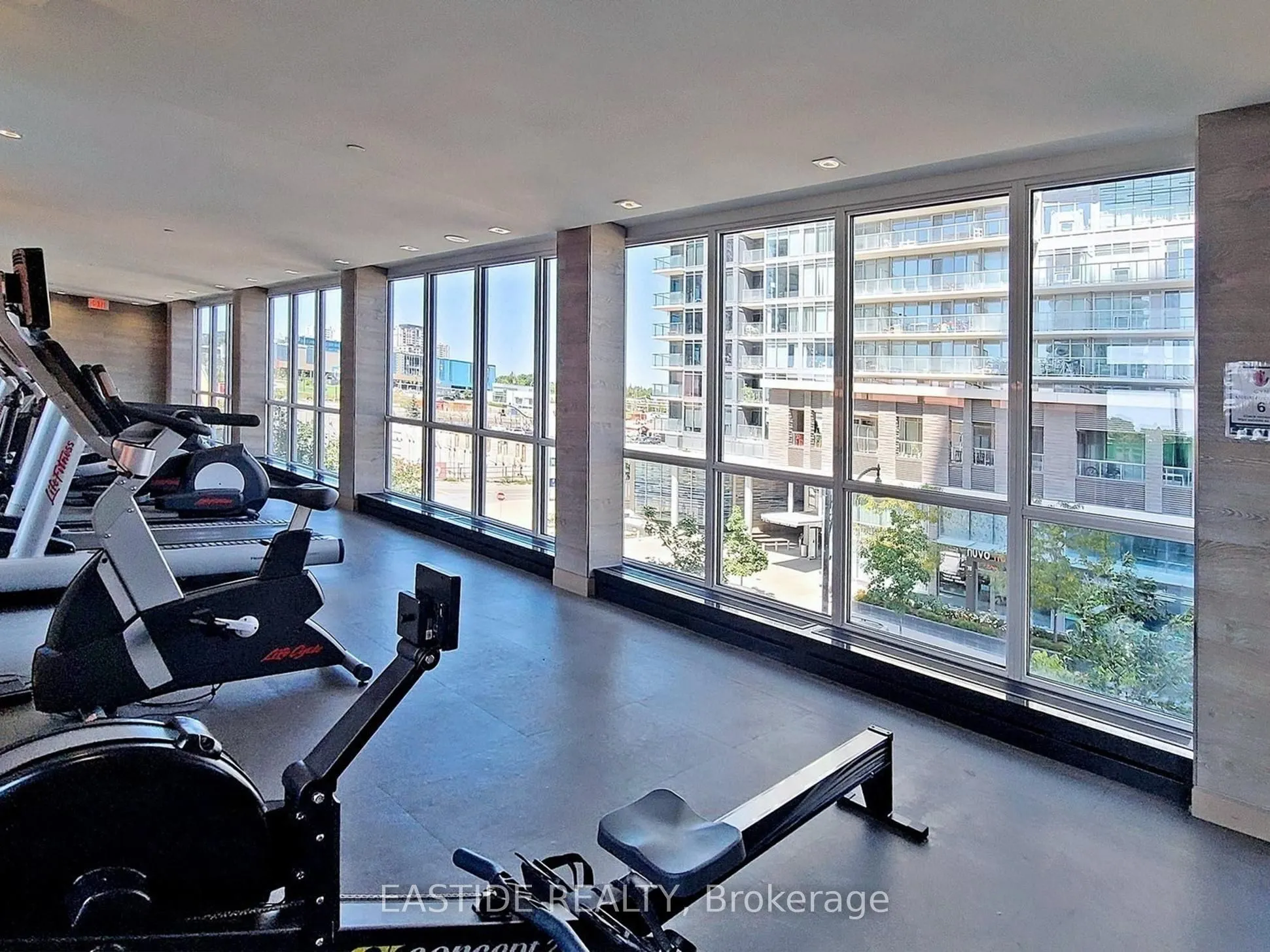 121 Mcmahon Drive, #2516