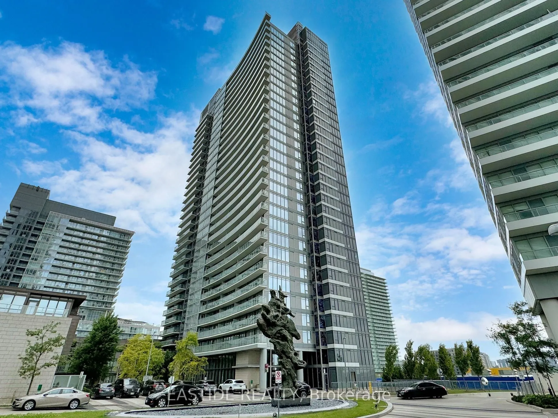 121 Mcmahon Drive, #2516